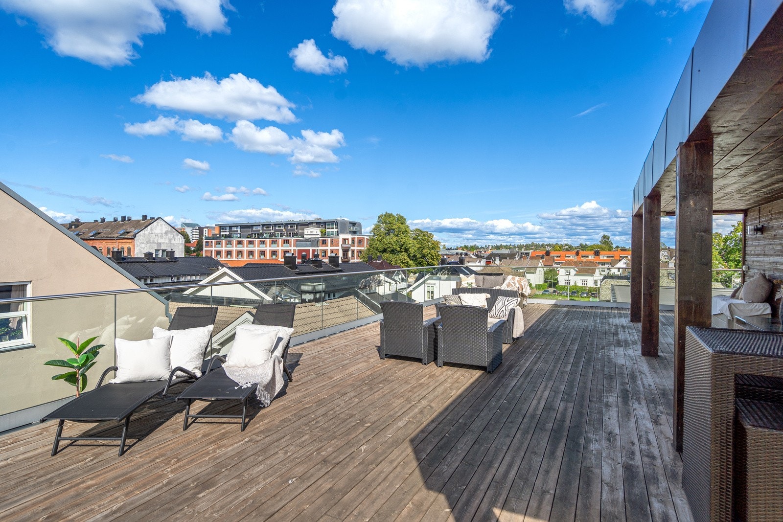 Solrik felles takterrasse med fin utsikt Galleribilde