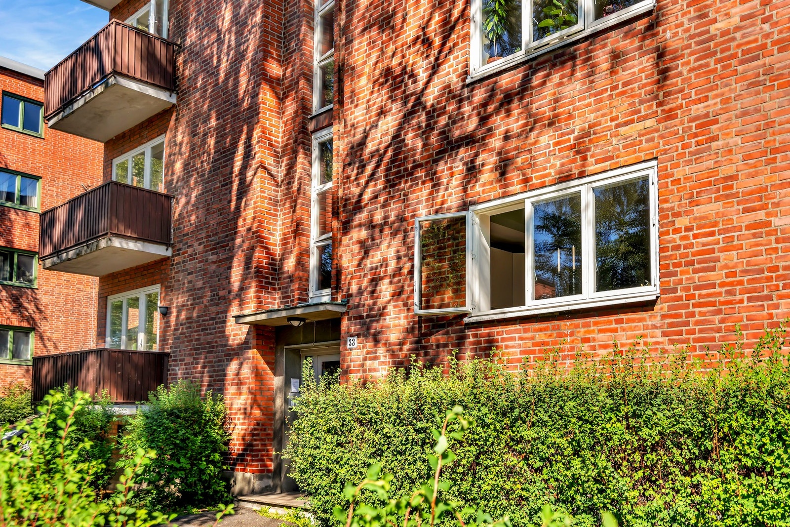 Velkommen til visning! Leiligheten ligger i byggets meget høye første etasje. Galleribilde