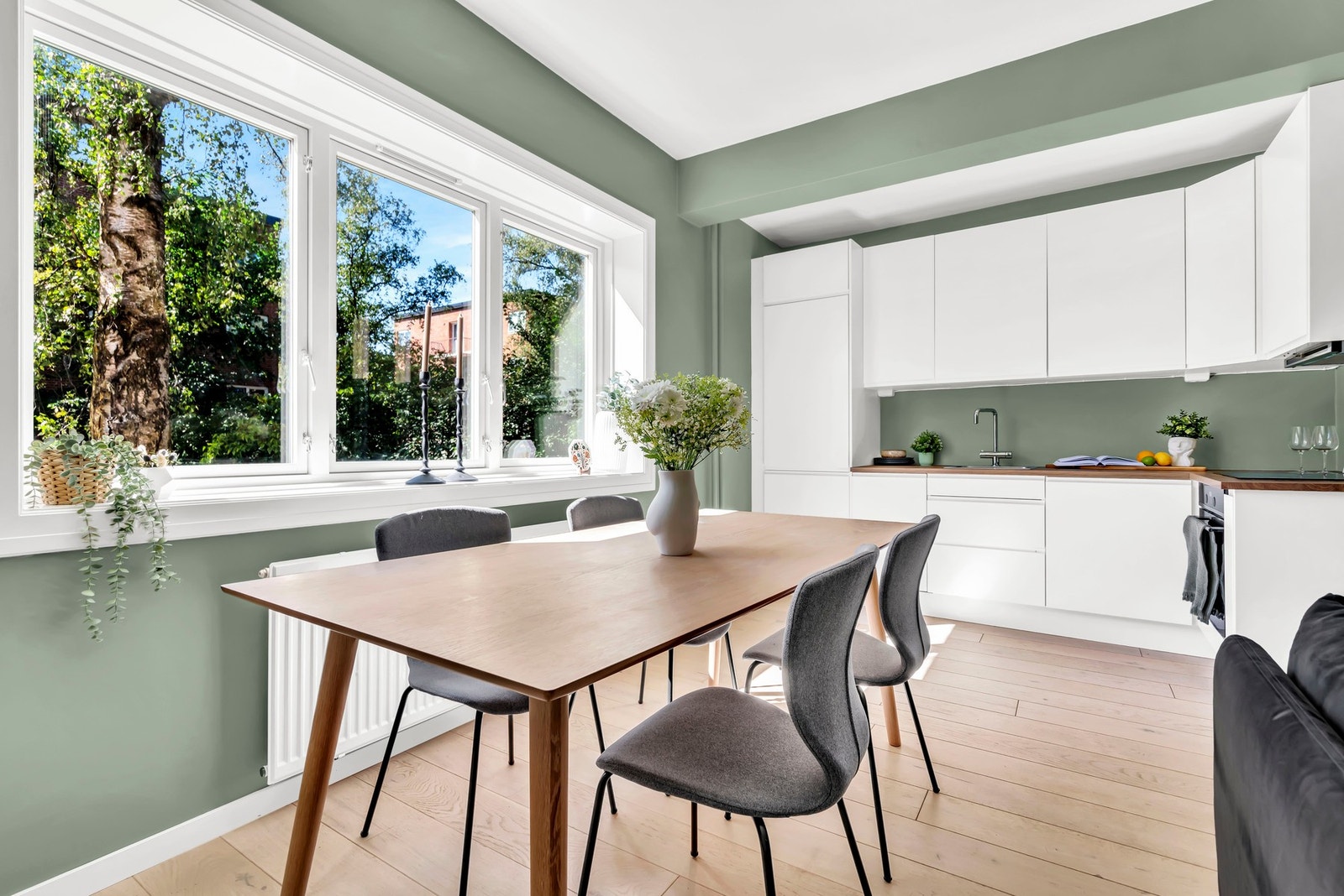 Gjennomgående moderne og god standard, flytt rett inn. Galleribilde