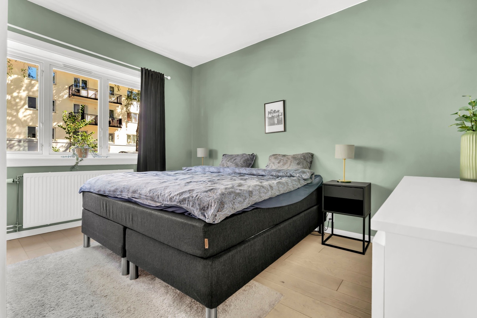 Stille & rolig - god plass til dobbeltseng og garderobe. Galleribilde