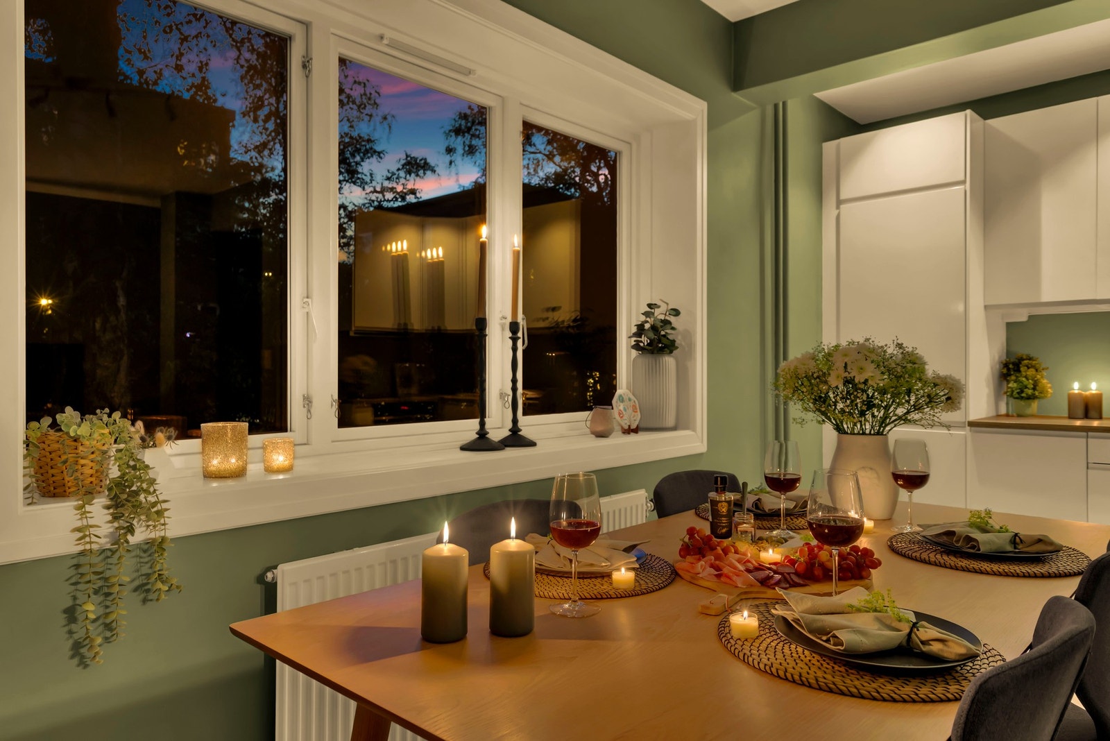 Knut Alvssons vei 33 er et elegant hjem med tidsriktig standard. Galleribilde