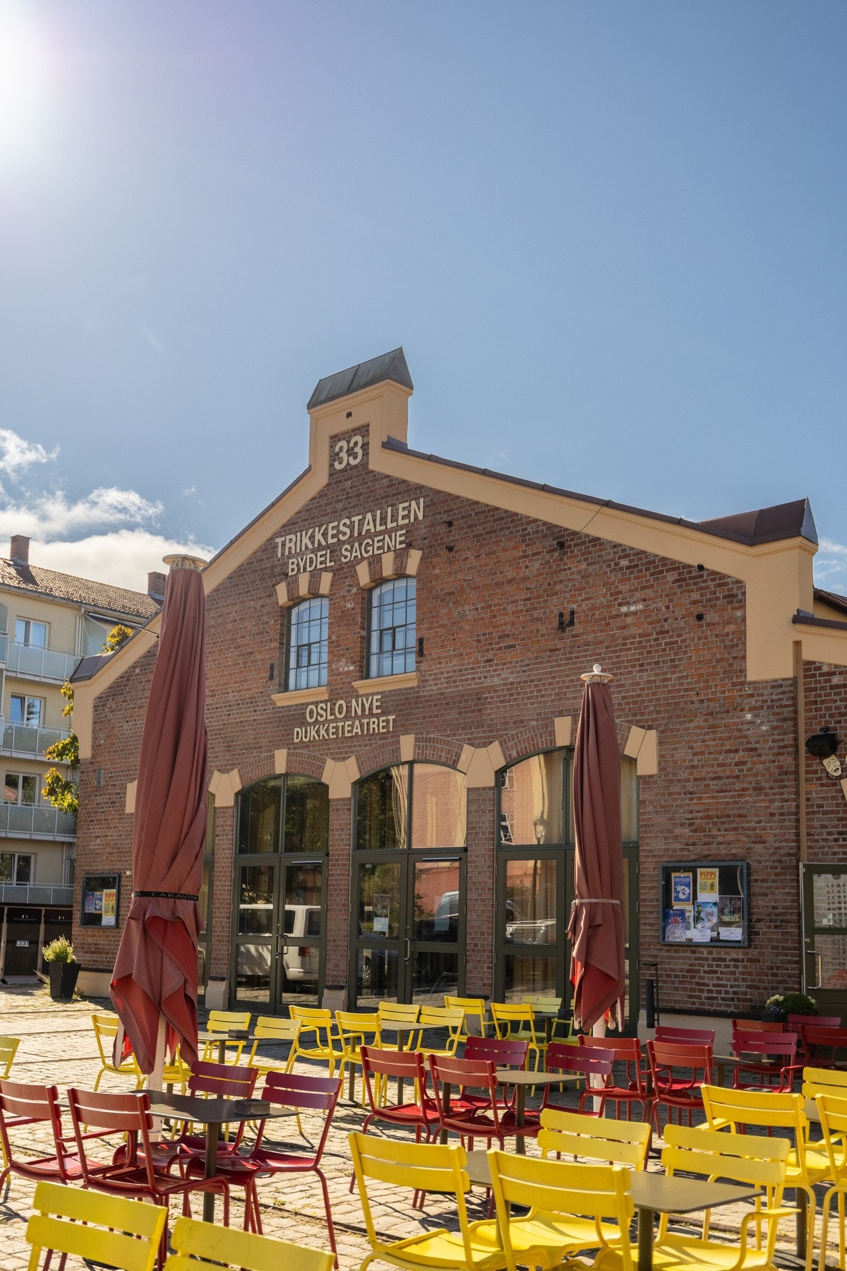 Café Teater er sentralt plassert på flotte Torshov med utsikt over Lilleborgbanen. Galleribilde