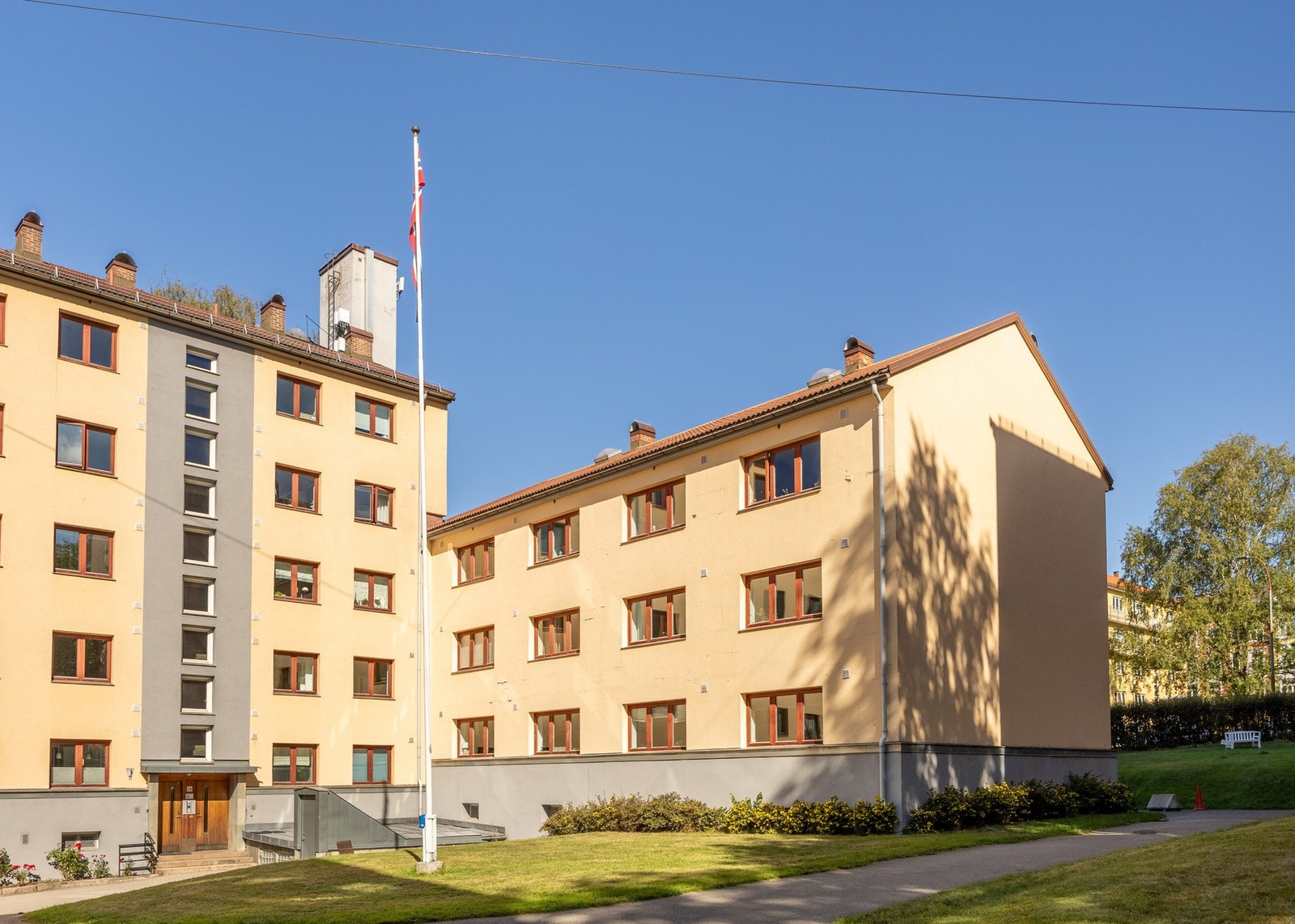 Perfekt beliggenhet for deg som ønsker å bo sentralt med gangavstand til alt man trenger i hverdagen. Galleribilde