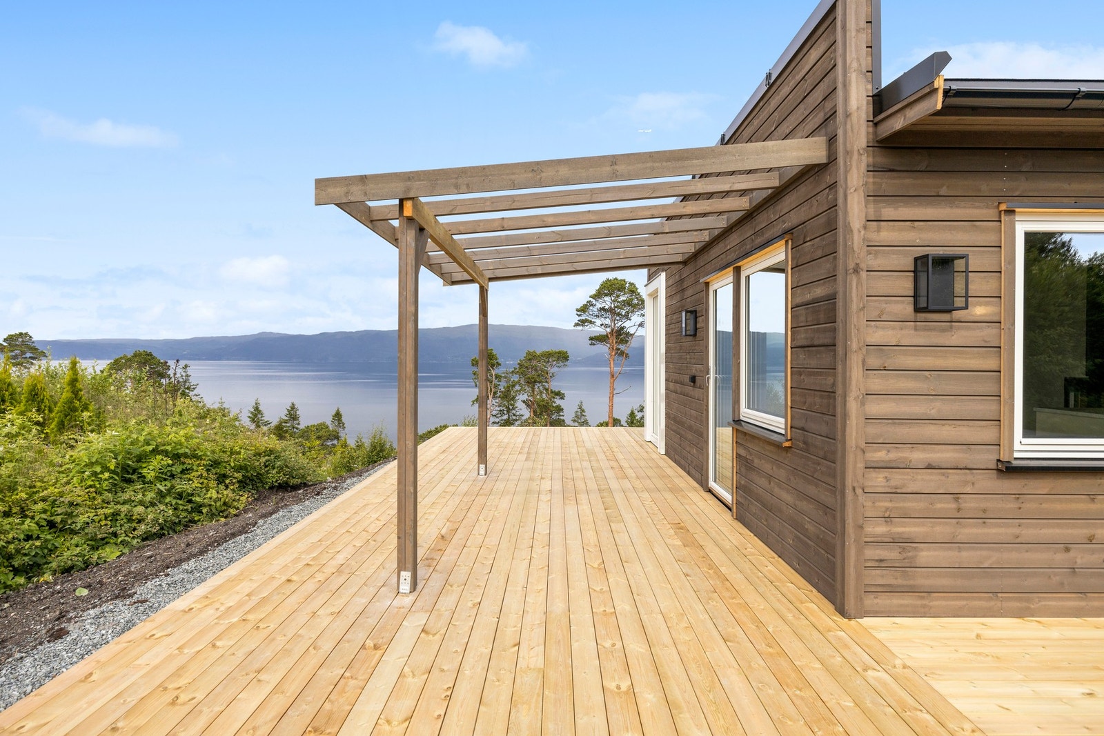 Utsikt over sjøen og mot Follaheia! Galleribilde