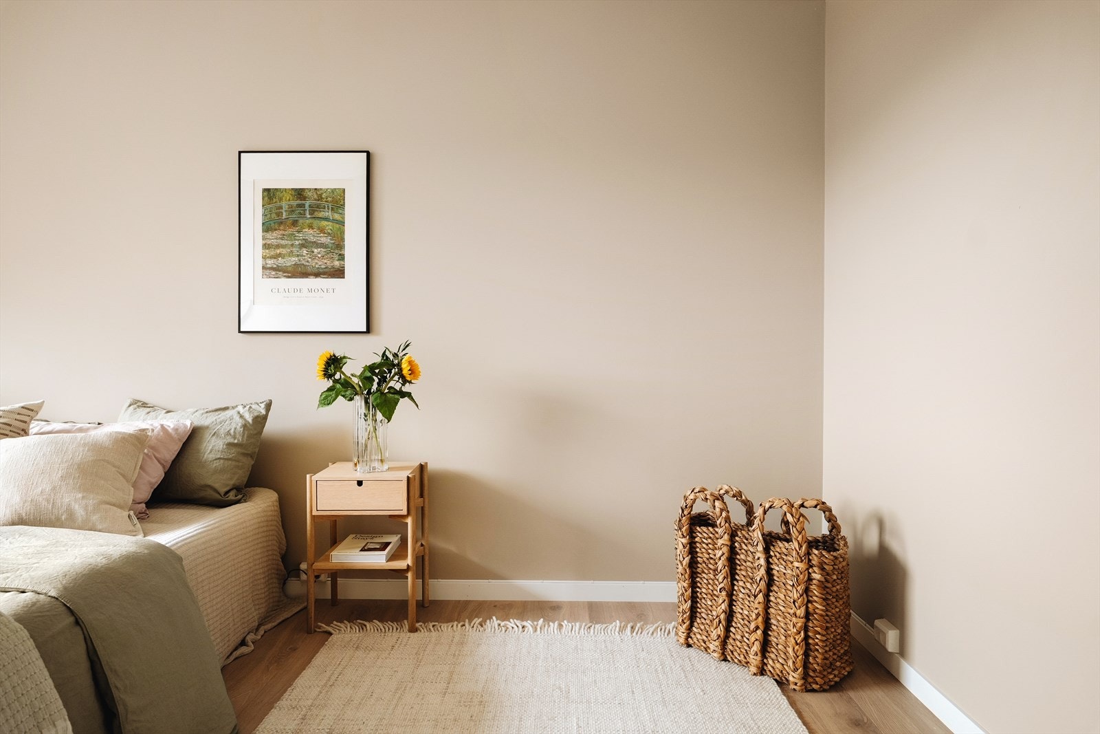 - Her har du god plass til en romslig garderobeløsning av eget ønske - Galleribilde