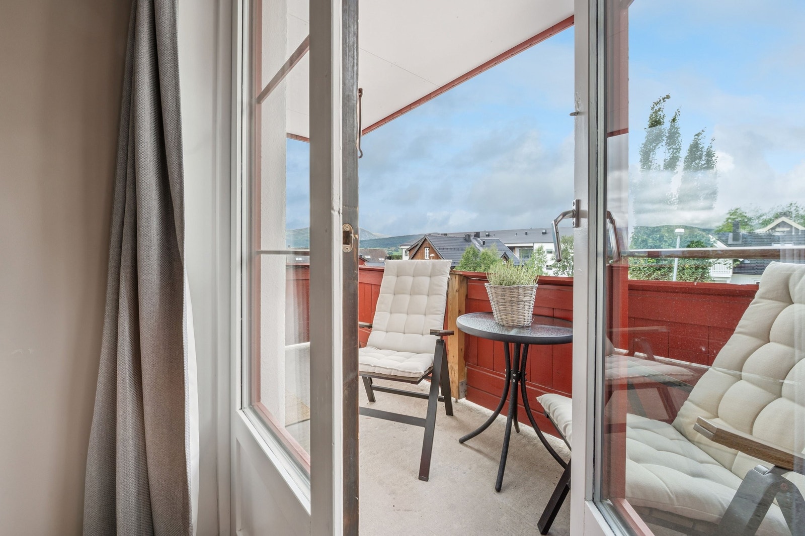 Luftig inntrykk fra soverom med utsikt til Dovrefjell Galleribilde