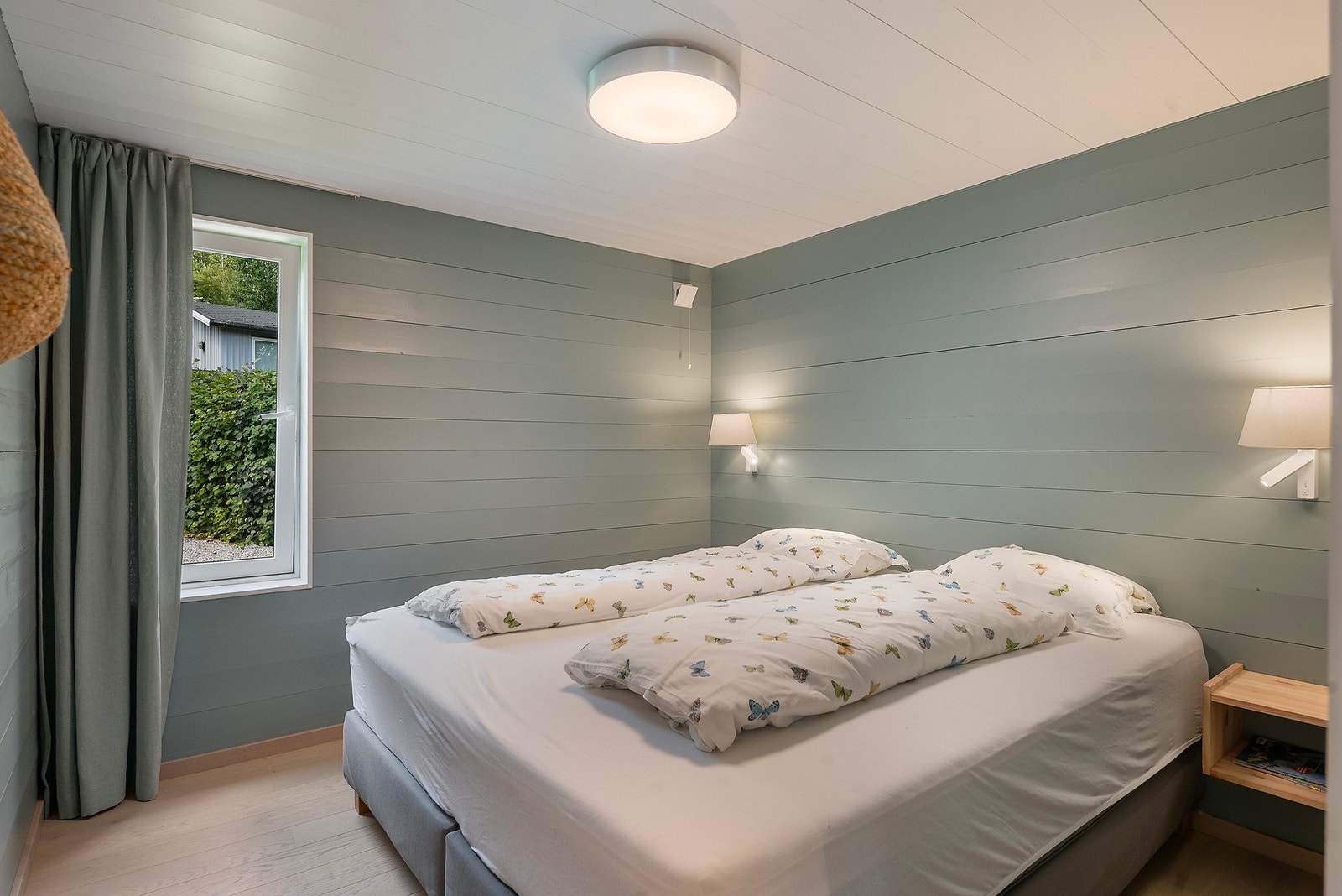 Pent og behagelig atmosfære i det andre soverommet med plass til dobbeltseng. Galleribilde