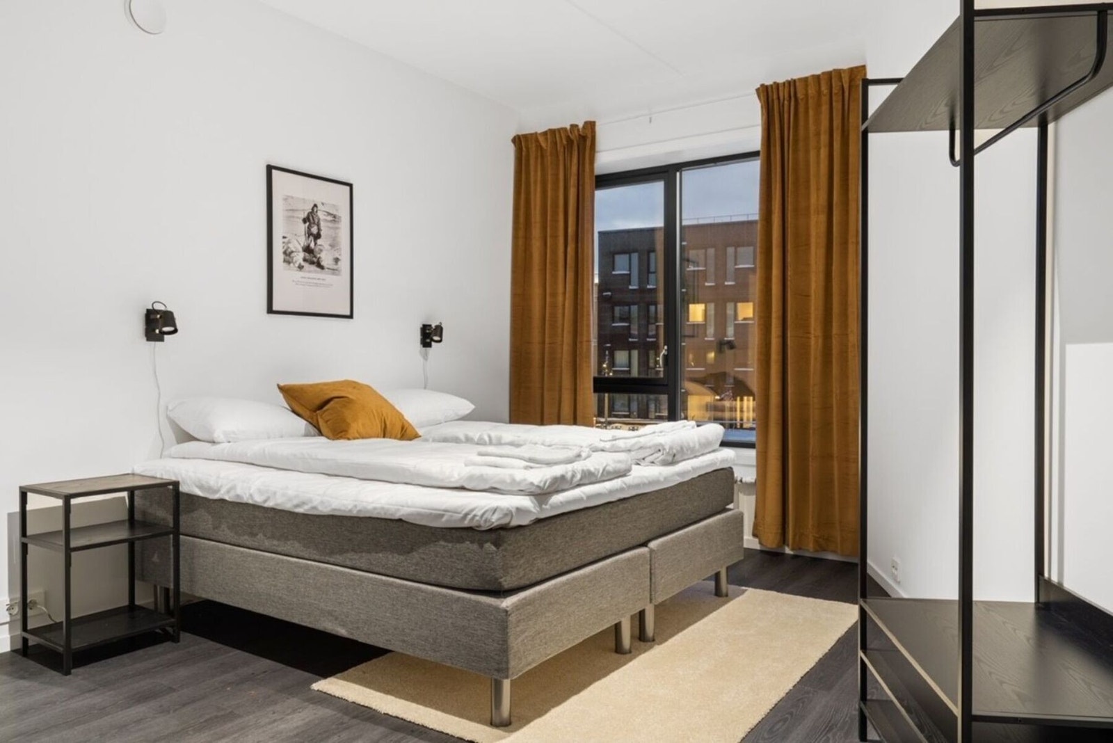 Det er totalt 5 gjestehybler med eget bad, som kan leies av beboerne. Galleribilde
