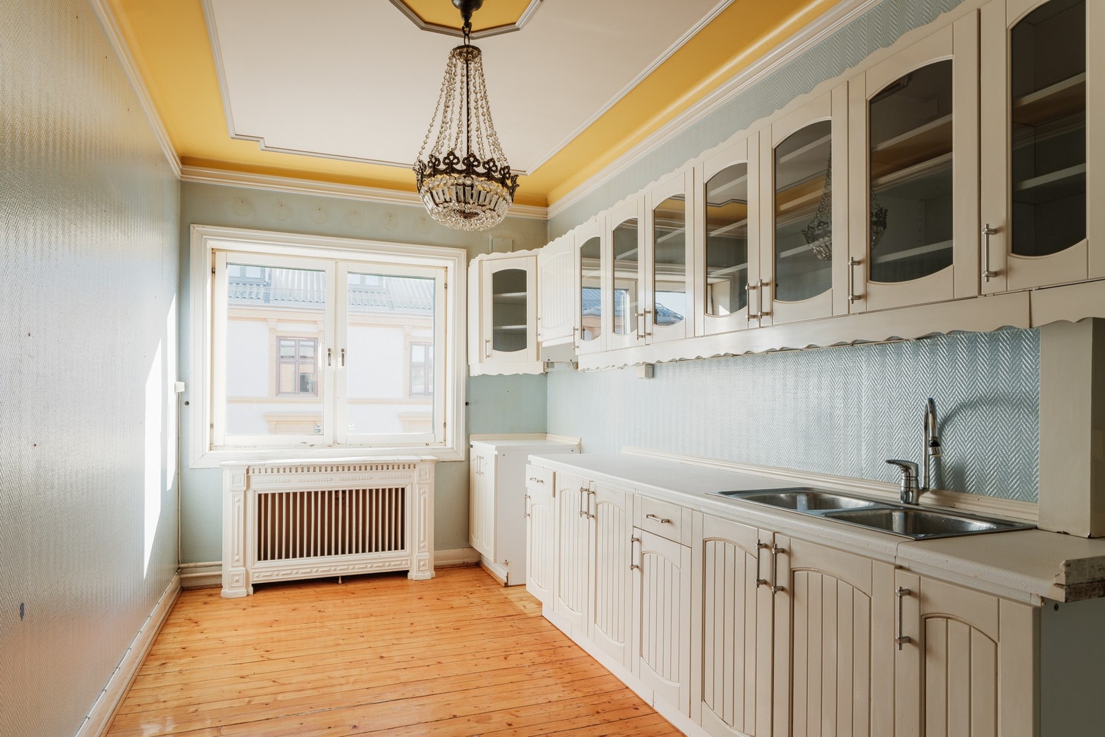 Videre har leiligheten et separat kjøkken. Galleribilde