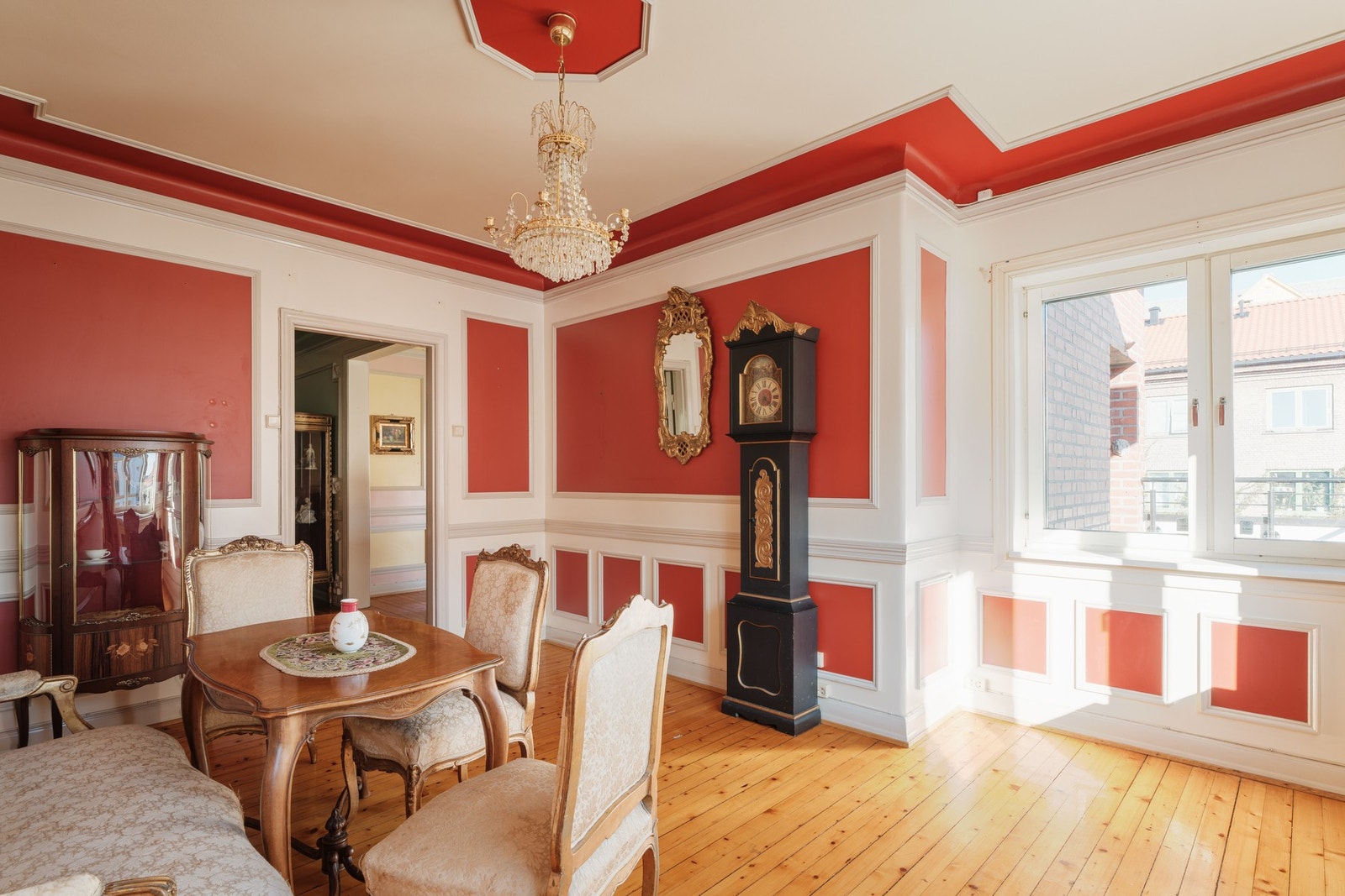 Leiligheten har rikelig med naturlig lysinnslipp og store, luftige rom. Galleribilde