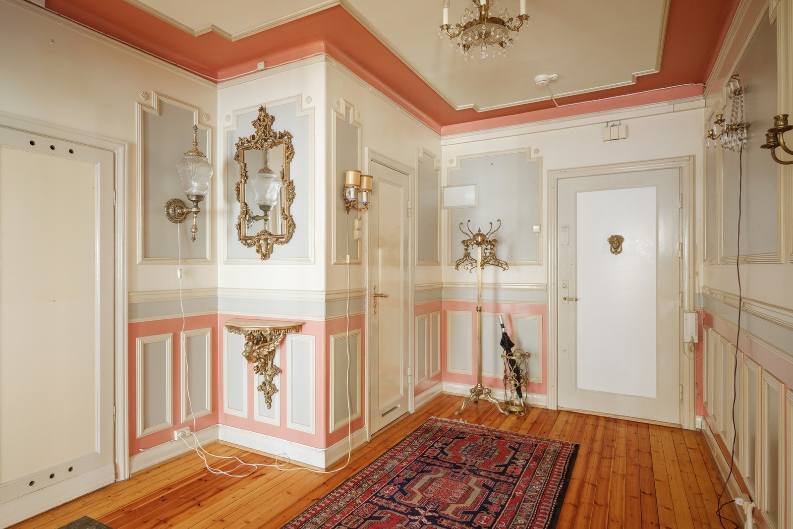 Adkomst via felles trappeoppgang med dørcalling. Galleribilde