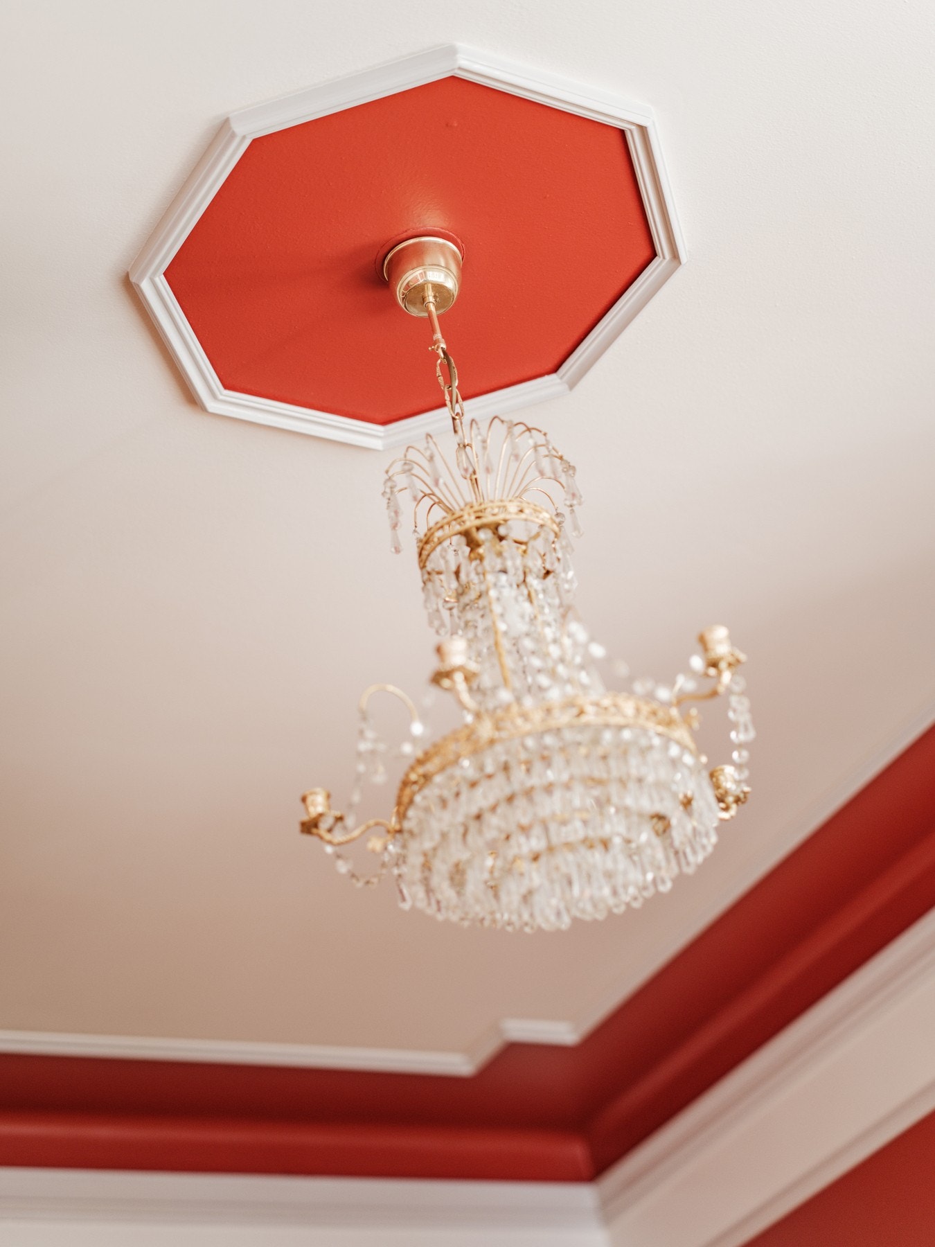 Det er flotte stukkaturer i taket. Galleribilde