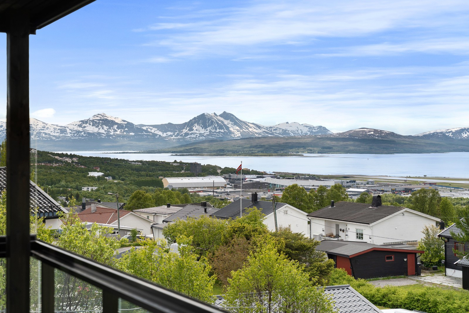 Mulighet for å åpne øvre del, slik at du kan nyte utsikten uansett værforhold.