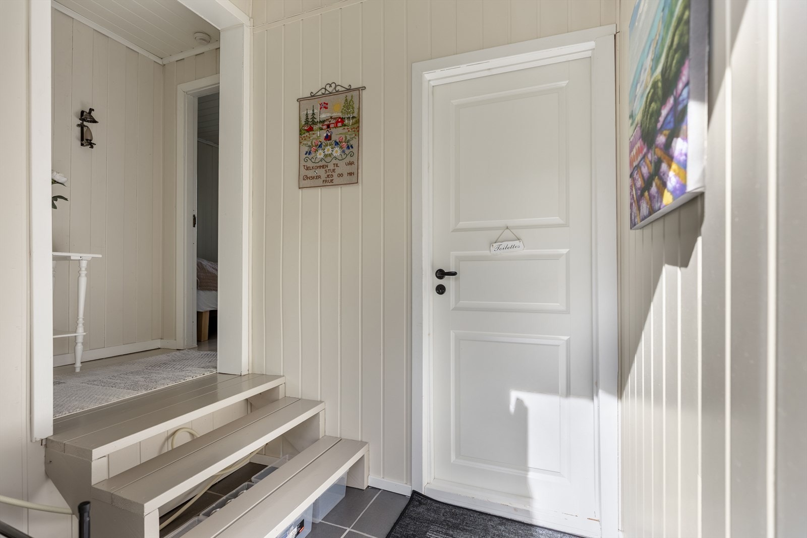 Gang med fliser på gulv Galleribilde