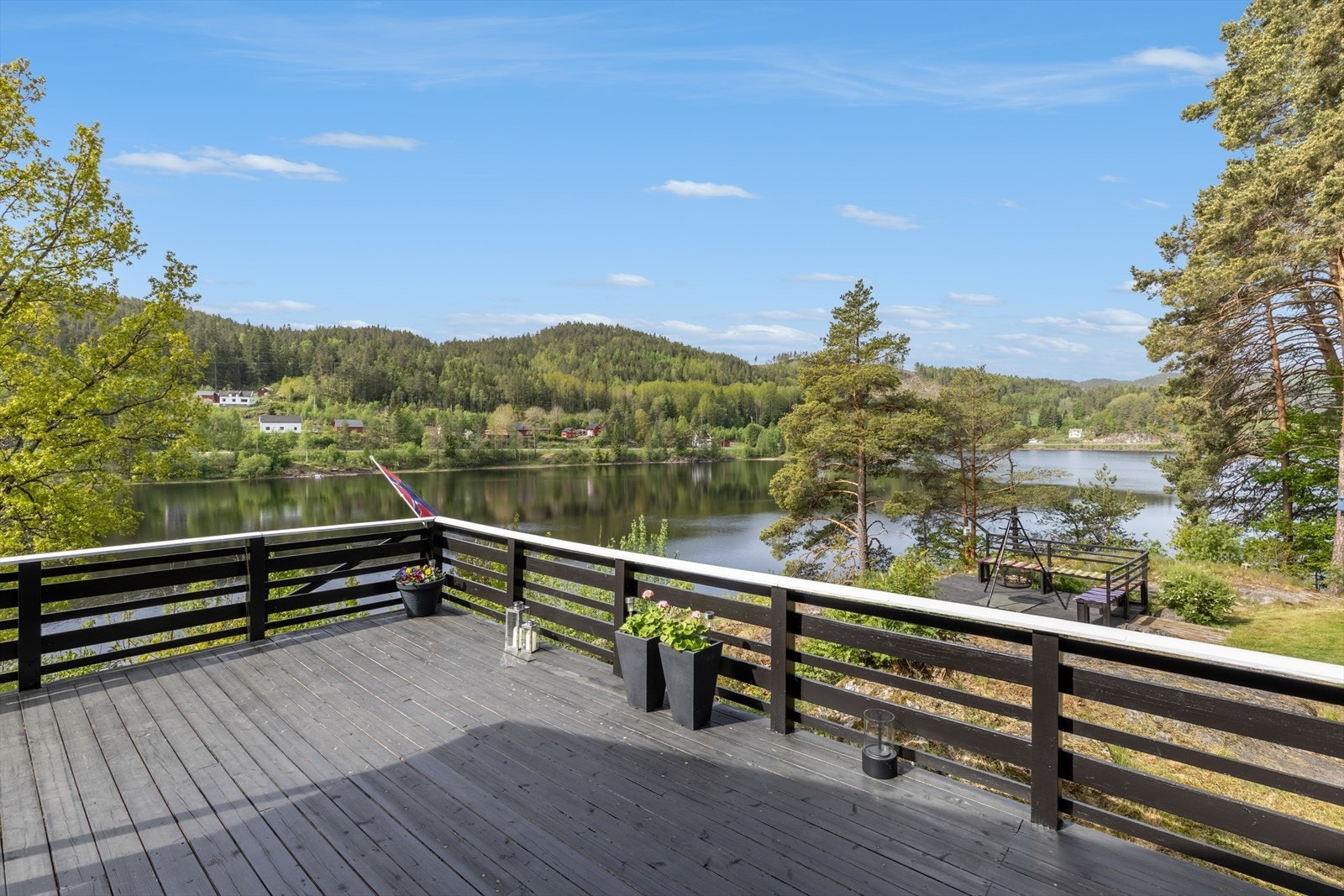 Flott utsikt over Gjerstadvannet Galleribilde