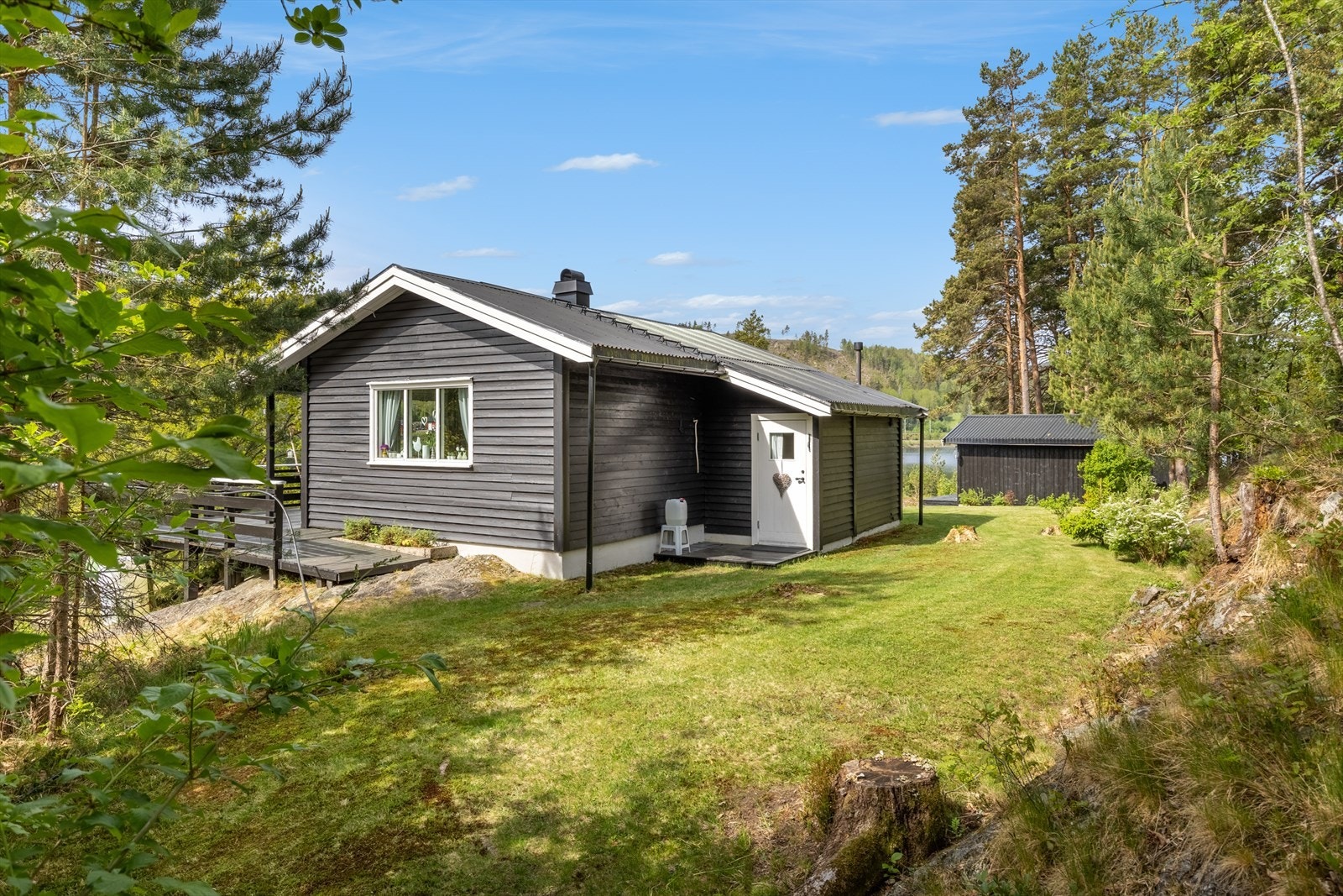 Fine uteområder rundt hytta Galleribilde