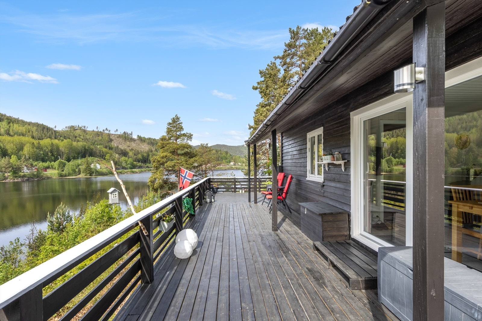 Stor terrasse med nydelig utsikt Galleribilde