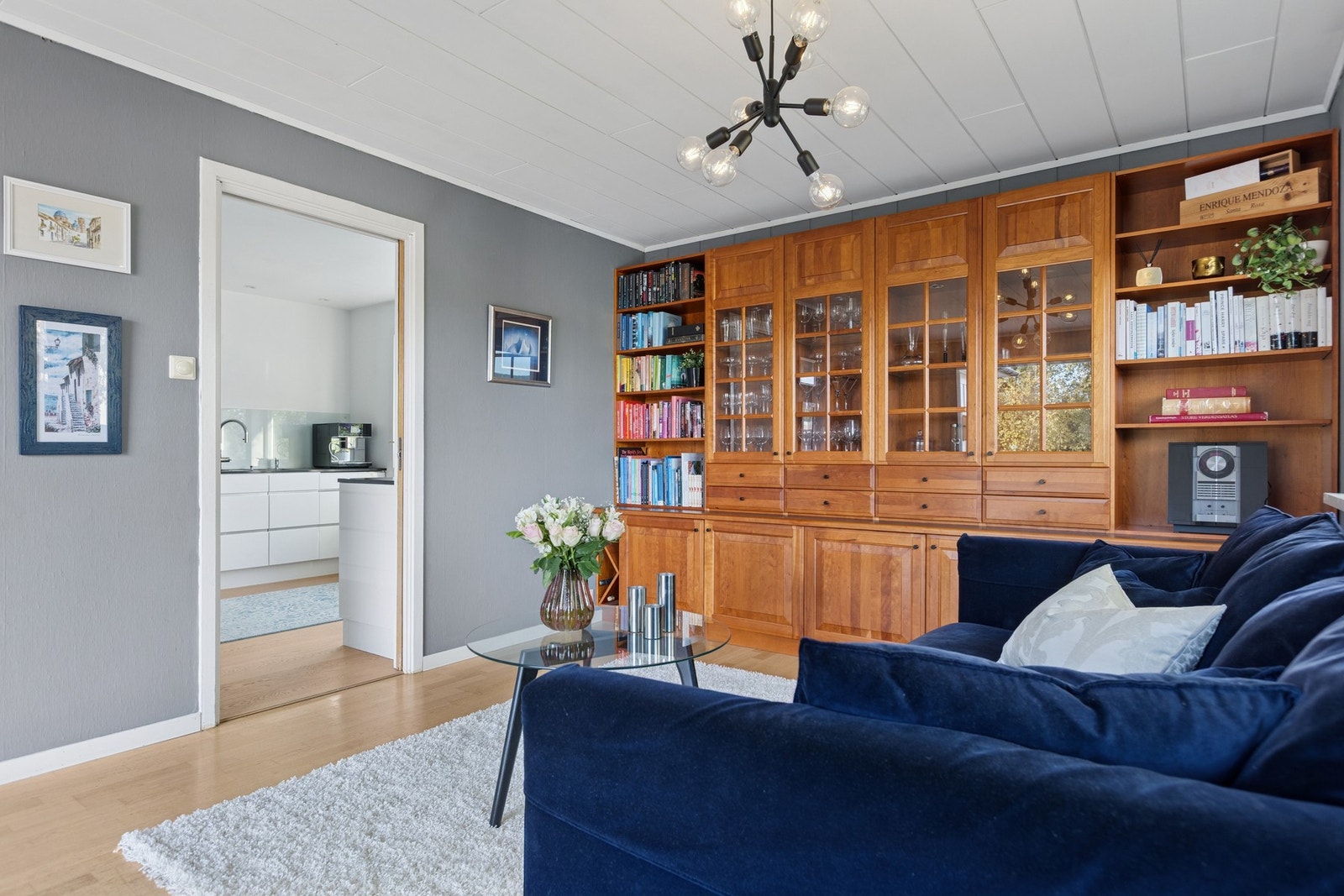 Stue 2 finner du mellom den store stuen og kjøkkenet Galleribilde