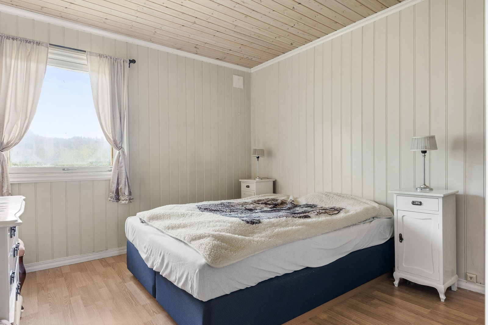 Det er tre soverom i boligen som enkelt kan innredes etter familiens behov. Galleribilde