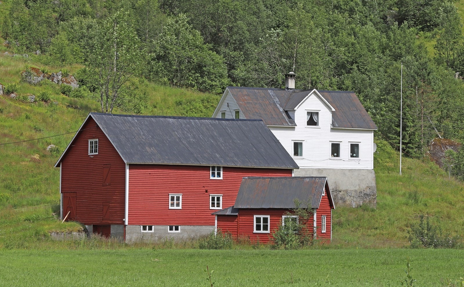 Velkomen til Veitastrondsvegen 2275 presentert av Eiendomsmegler Norge v/ Kenneth Bjørk. Galleribilde