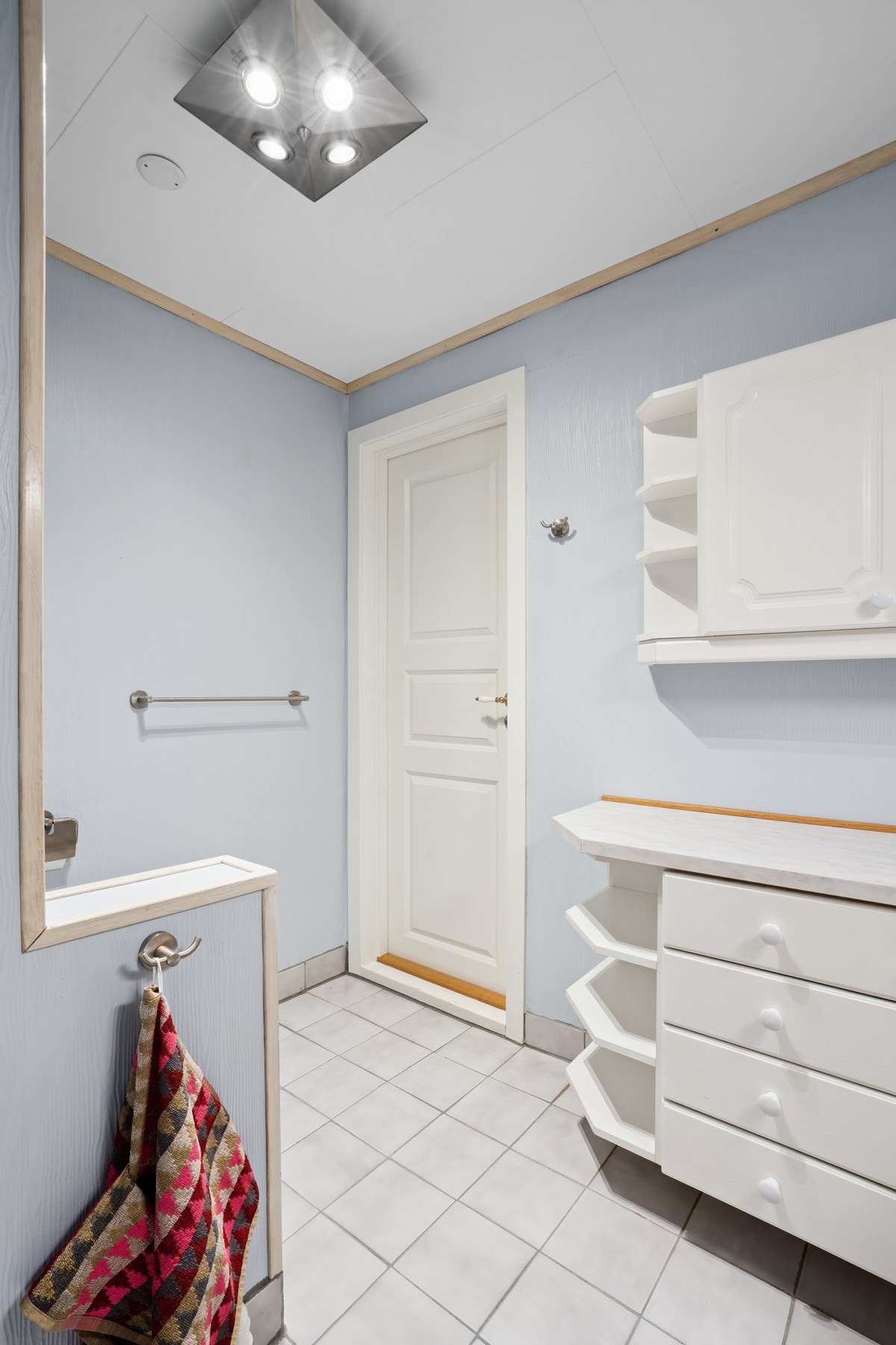 Her er det også god skap- og benkeplass. Galleribilde