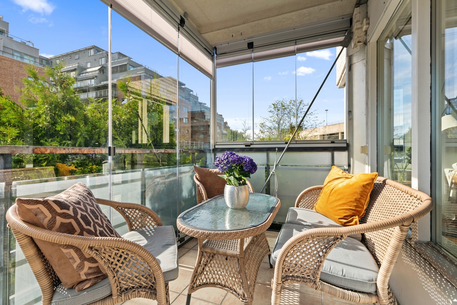 Balkongen har fin plass for møblering. Galleribilde