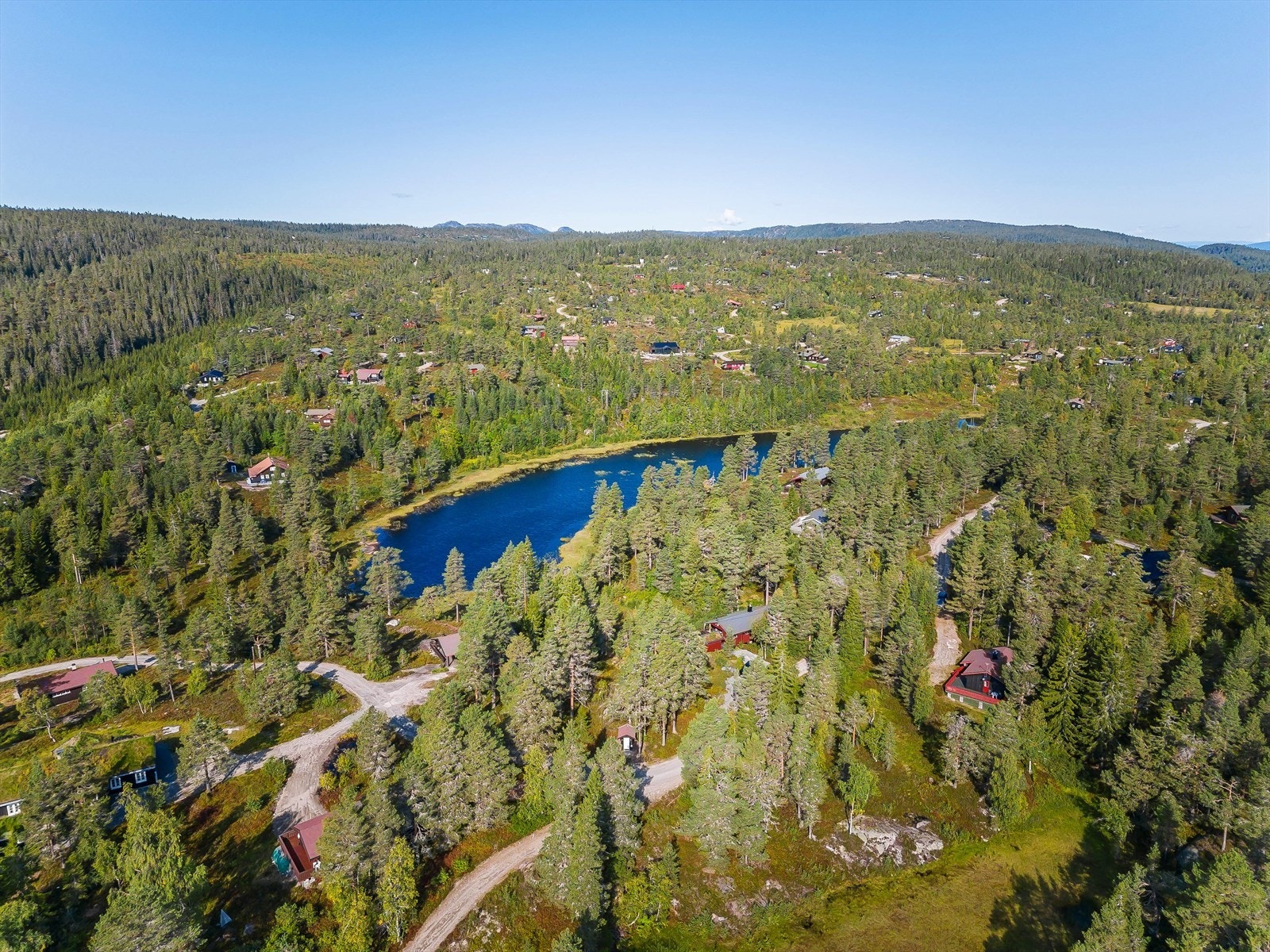 Hytta ligger like ved populære Igletjern Galleribilde