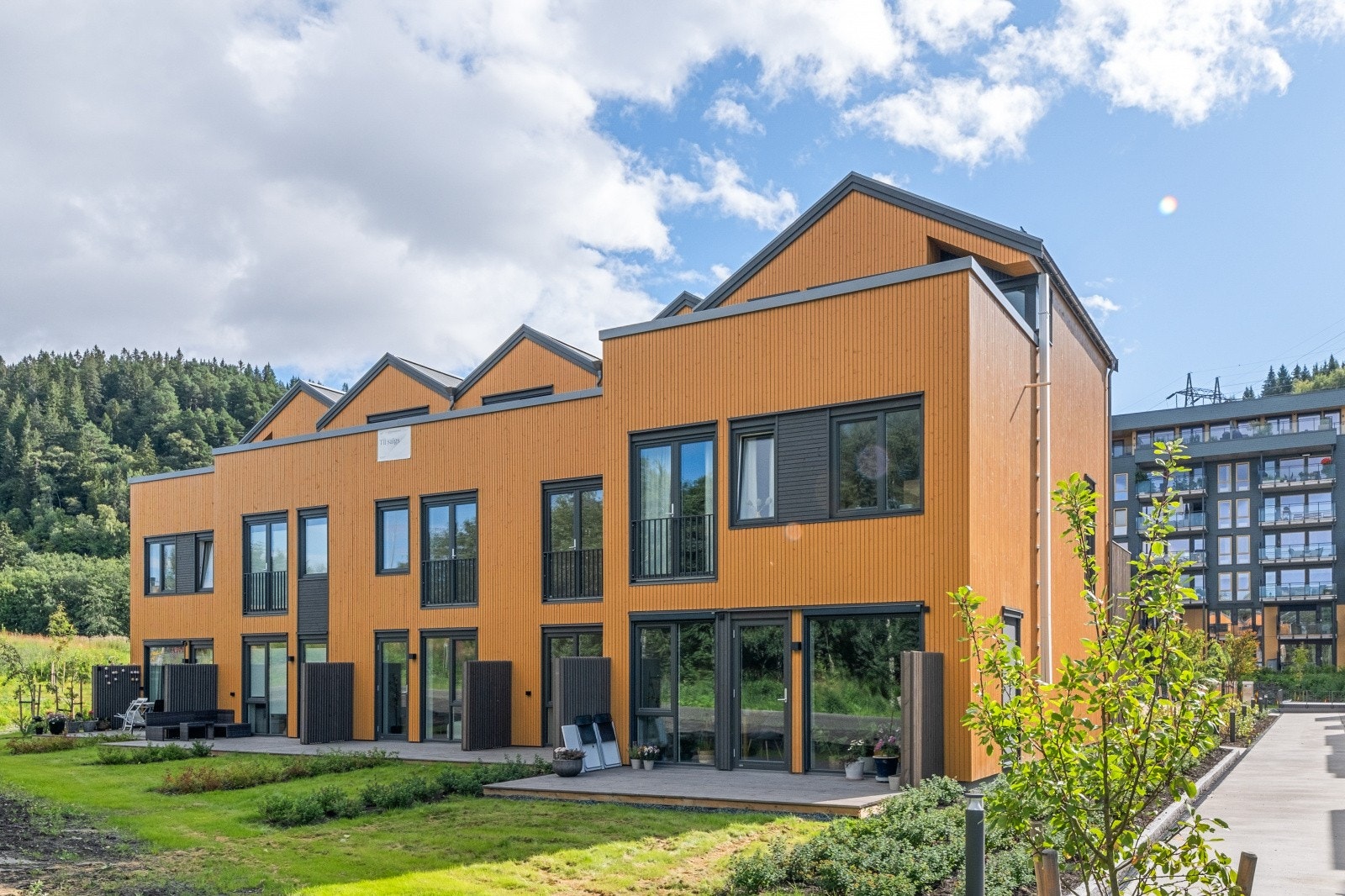 Velkommen til et innflyttingsklart rekkehus i første byggetrinn på Øvre Steinaunet! Galleribilde