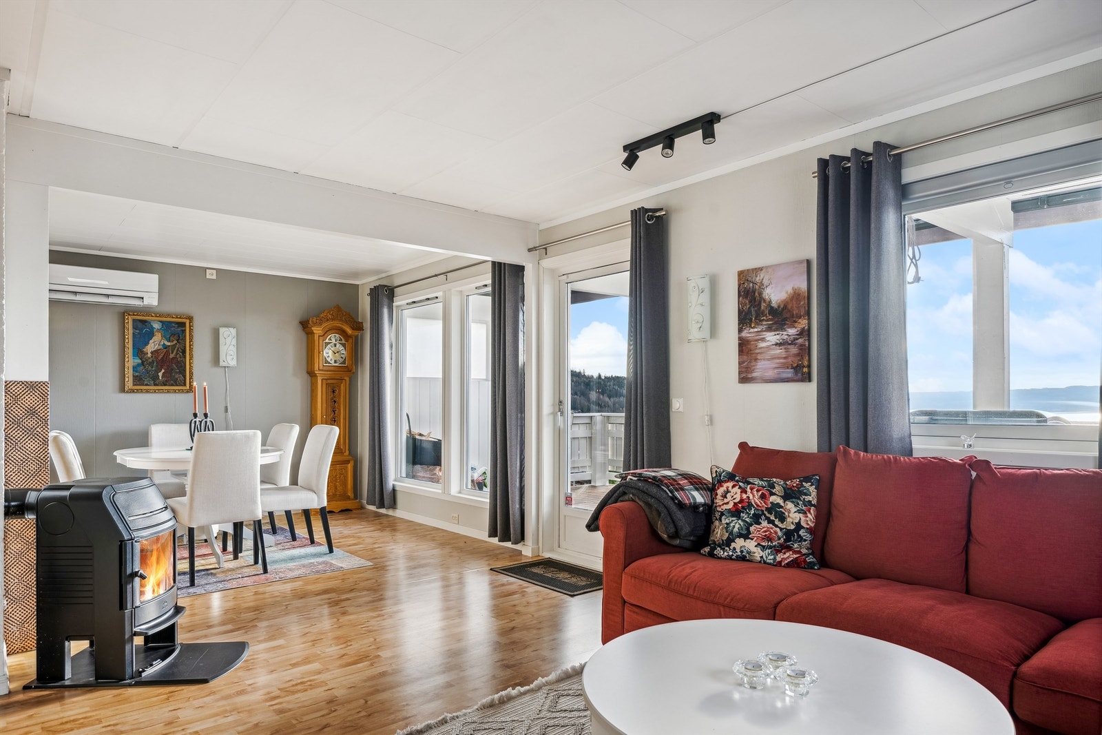Lyst og hjemmekoselig, med med fri utsikt! Galleribilde