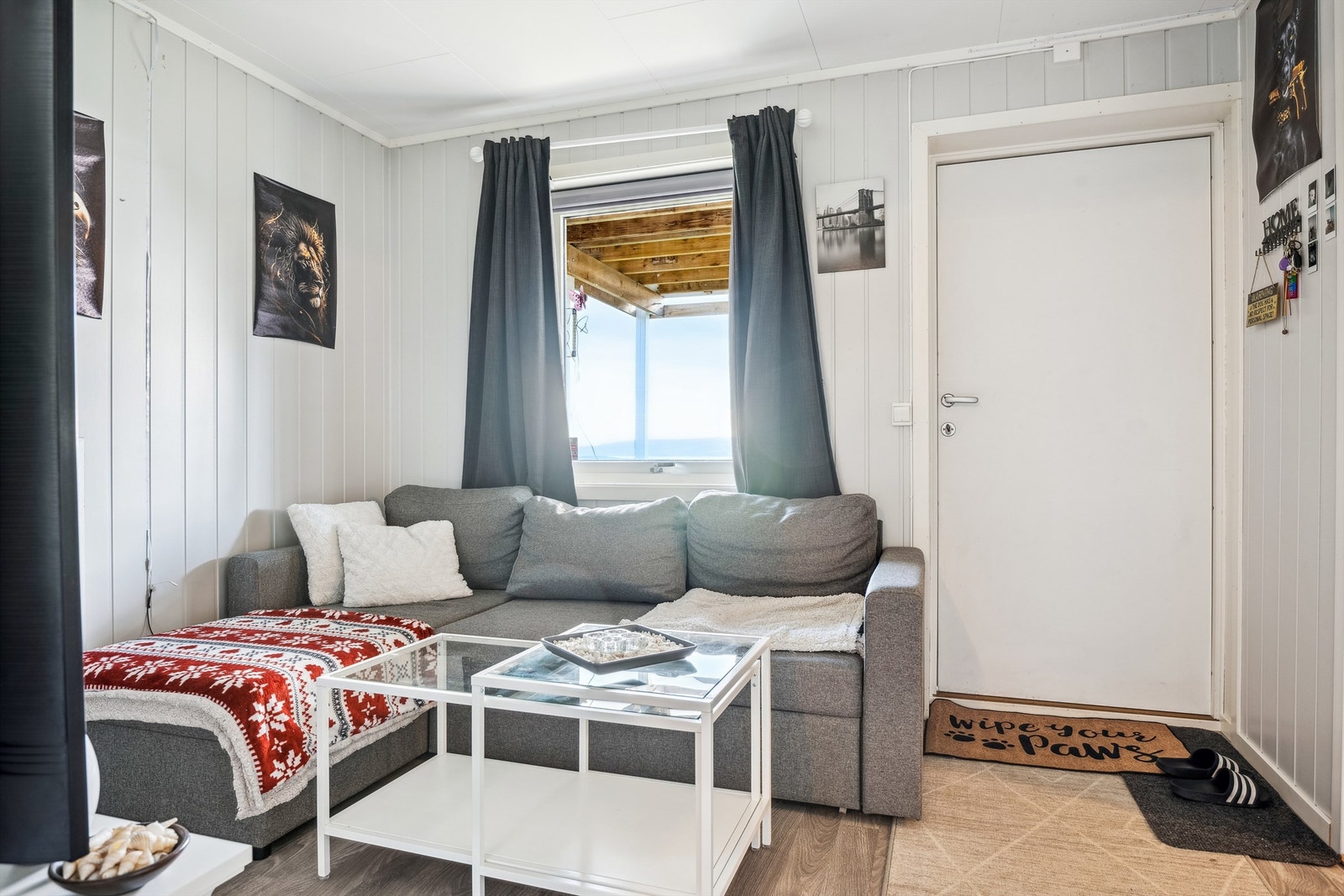 Stue i leilighet i sokkel. Galleribilde