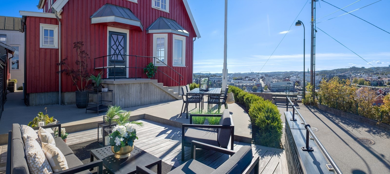 Lagt vekt på enkelt vedlikehold av tomten. Dette er nesten som å bo i leilighet.. Galleribilde