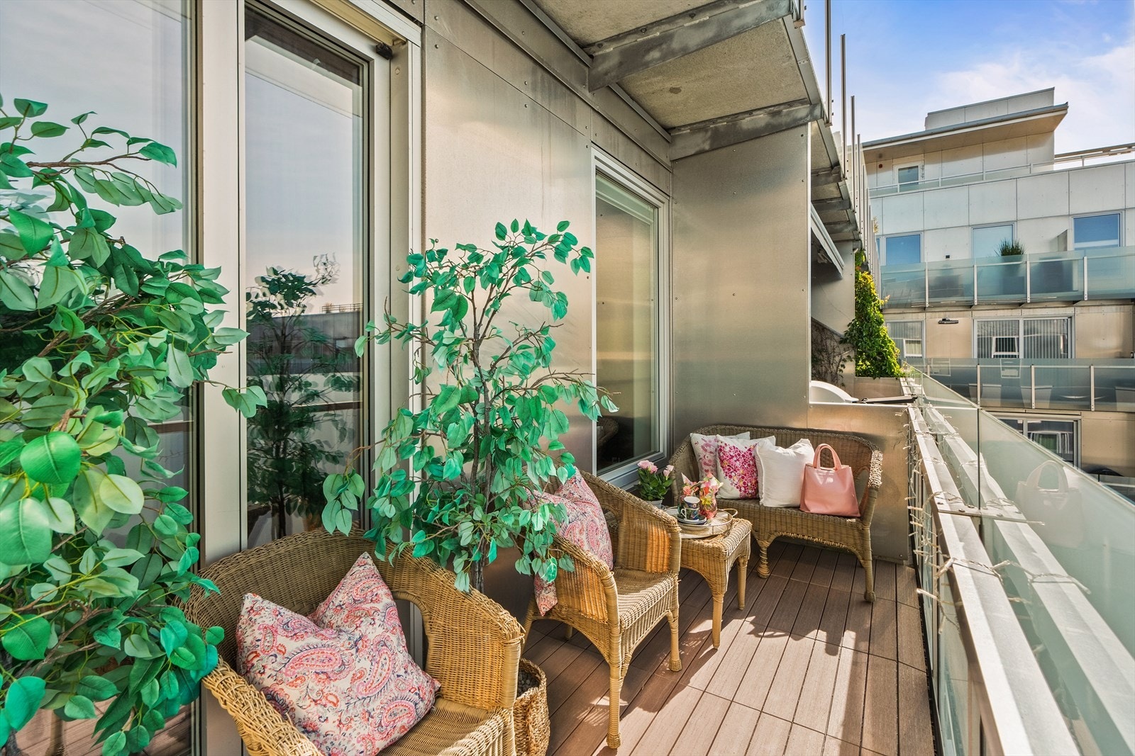 Balkongen har god størrelse og form, som gir flere innredningsmuligheter Galleribilde