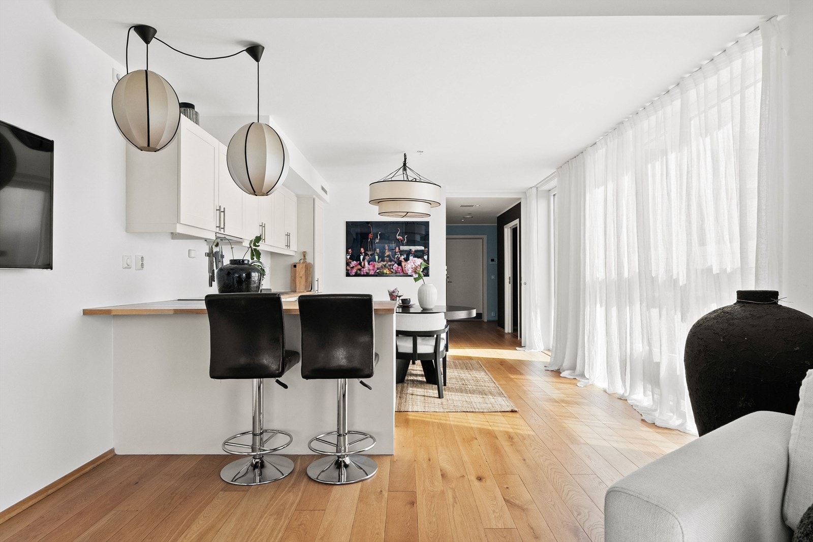 Leiligheten har en åpen og god planløsning og vender i sin helhet mot rolig bakgård Galleribilde