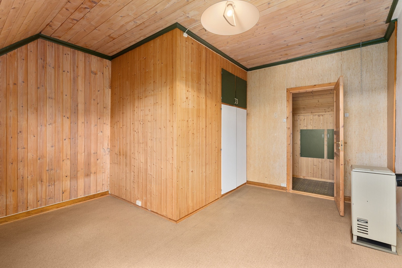 De andre soverommene i 2. etasje er også store. Her med integrert garderobeskap Galleribilde