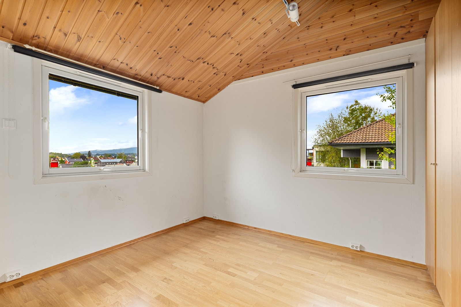 Enheten har to store soverom med god garderobeplass. Galleribilde