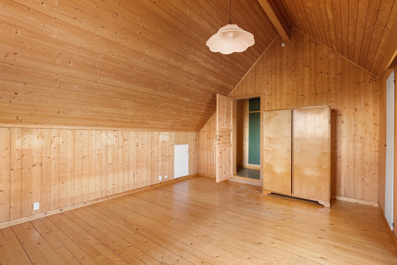 Lagringsmulighet i kneveggene Galleribilde