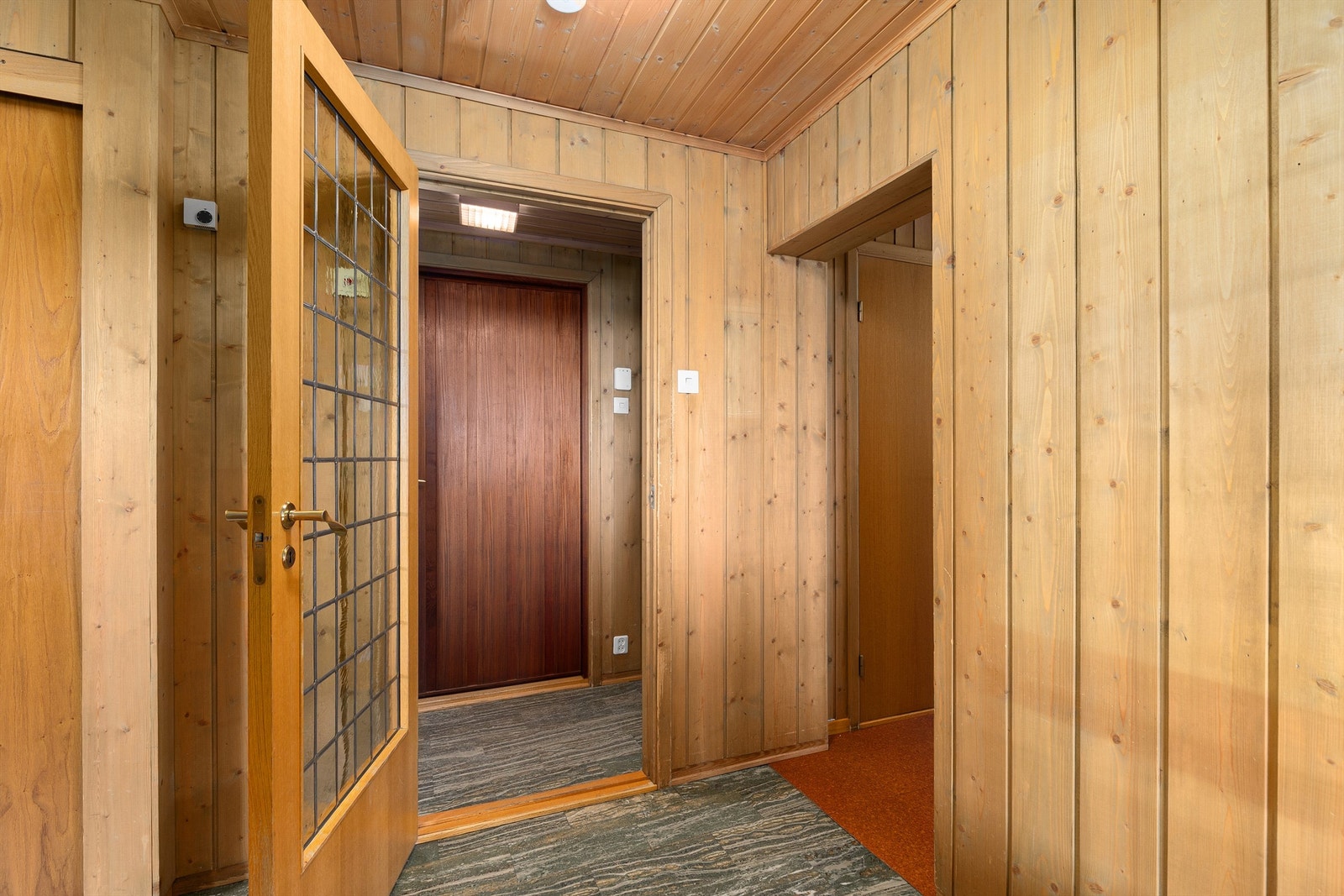 Entré med plass til garderobeløsning Galleribilde