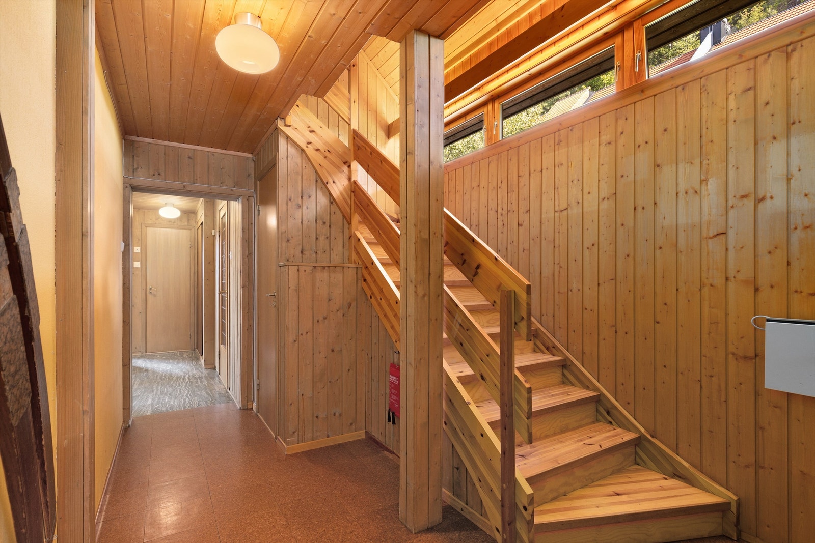 Trapperom. I enden av rommet er toalettrommet og arbeidsrom/soverom Galleribilde