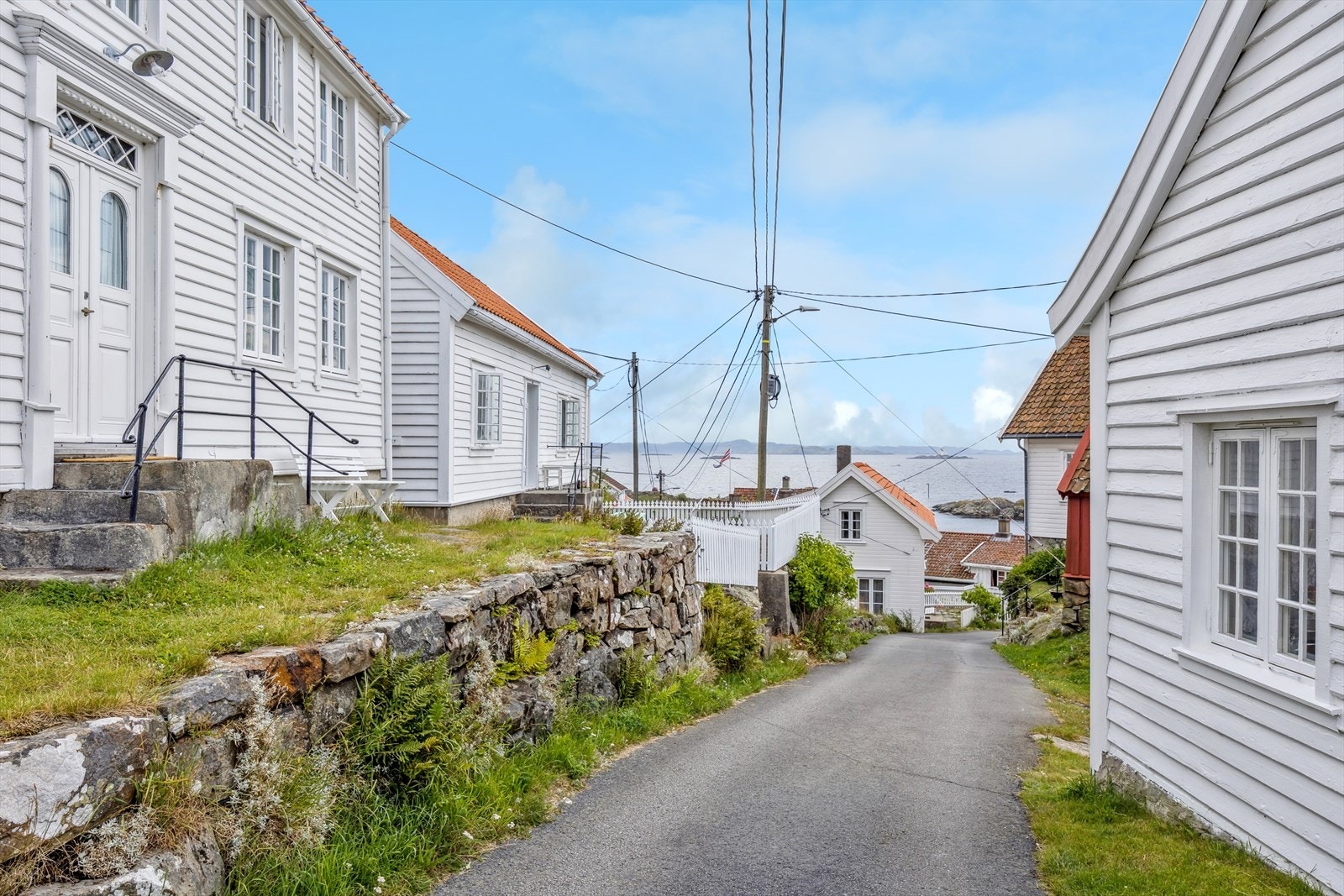 Karakteristisk bebyggelse i Loshavn. En bebyggelse med mye historie. Galleribilde
