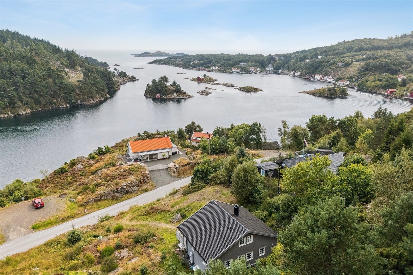 Eiendomsmegler MNEF Anita Cecilie Gabrielsen ønsker velkommen til Skjolnesveien 68! Galleribilde