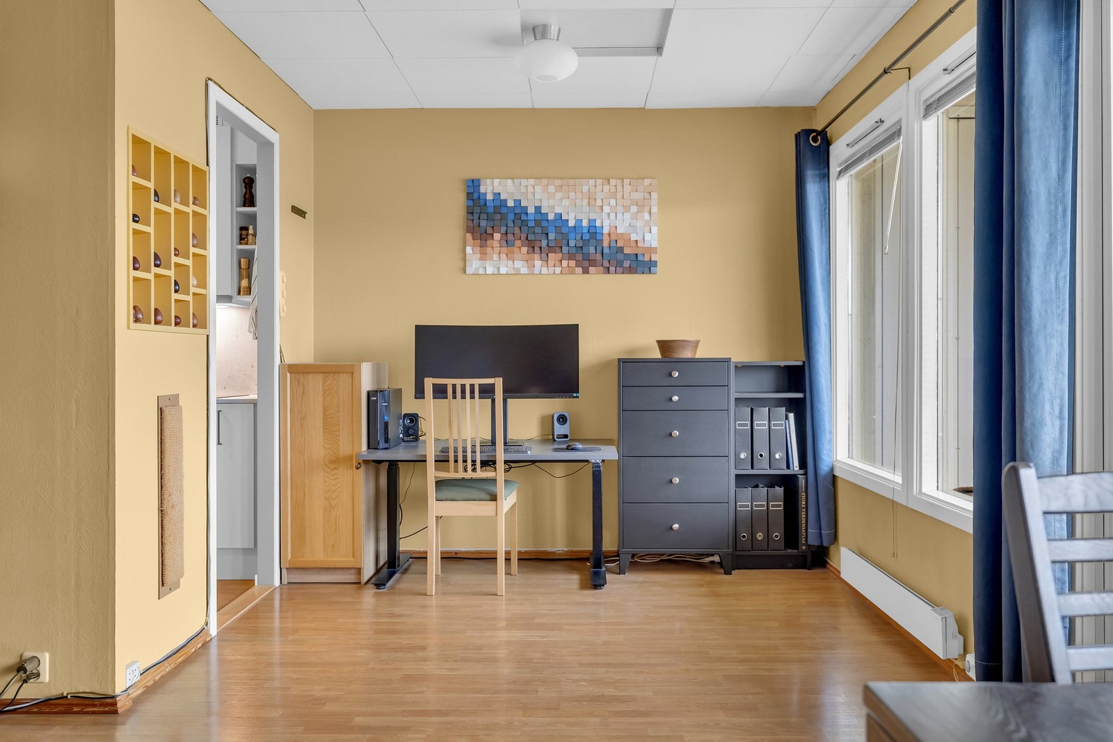 Den praktiske planløsningen gjør at stuen enkelt kan inndeles i ulike ønskelige soner. Galleribilde