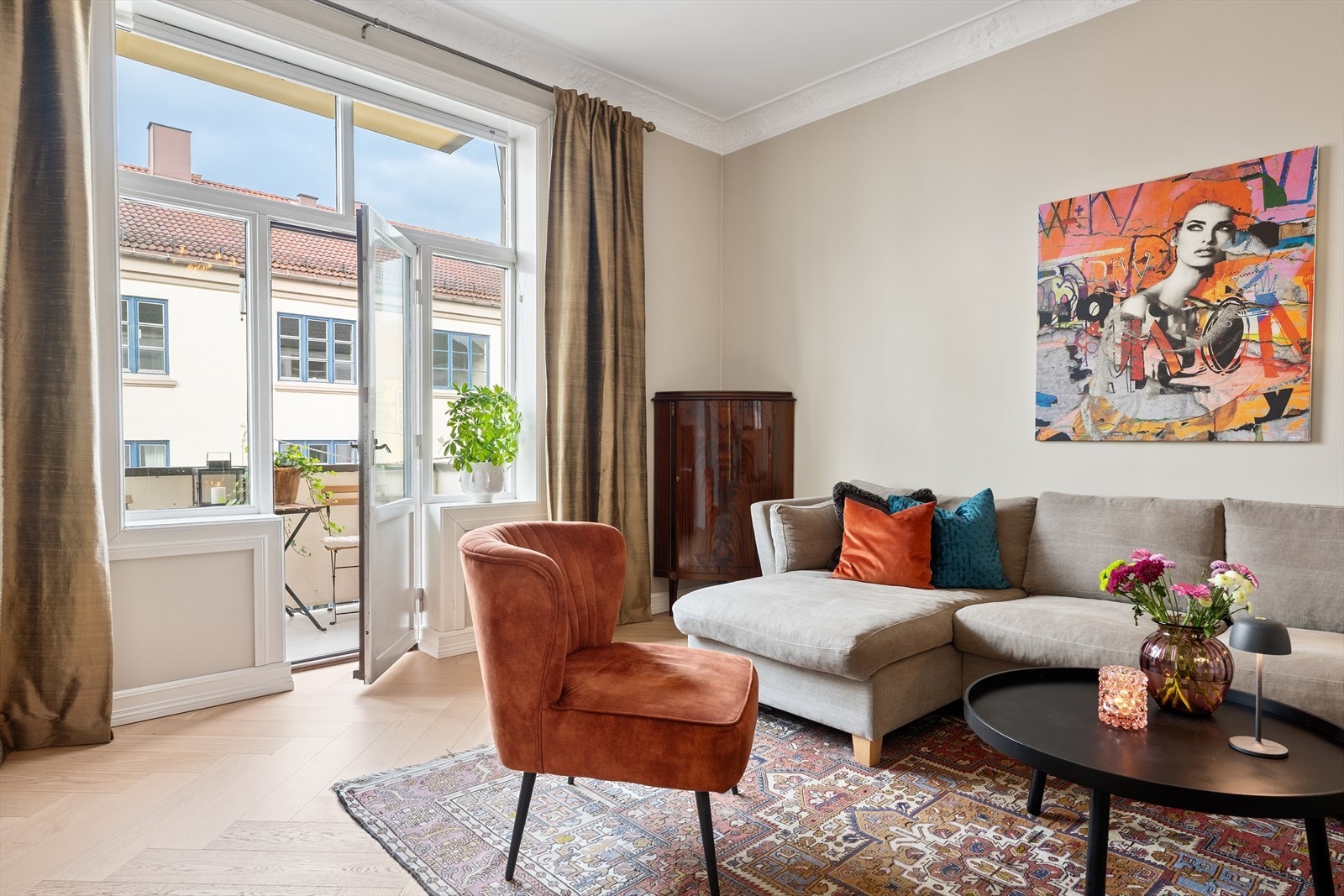Leiligheten disponerer én kjellerbod på ca. 12 m² og én loftsbod på ca. 11 m² gulvareal - Det er også et felles tørkeloft, mulighet for egen fryser i en frysebod samt hobbyrom og mulighet for sykkeloppbevaring i kjelleren Galleribilde