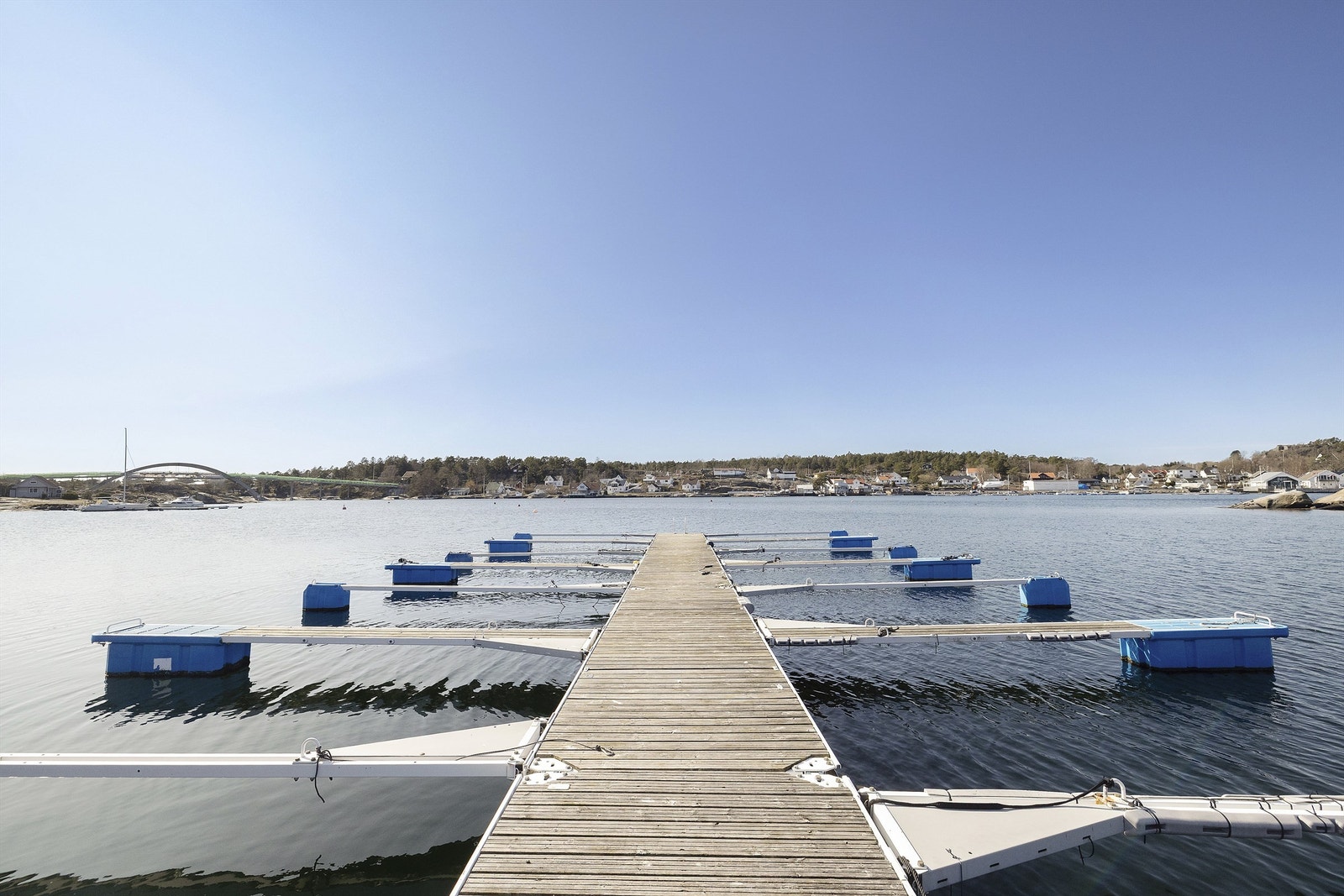 2 båtplasser og bryggerett medfølger. Galleribilde