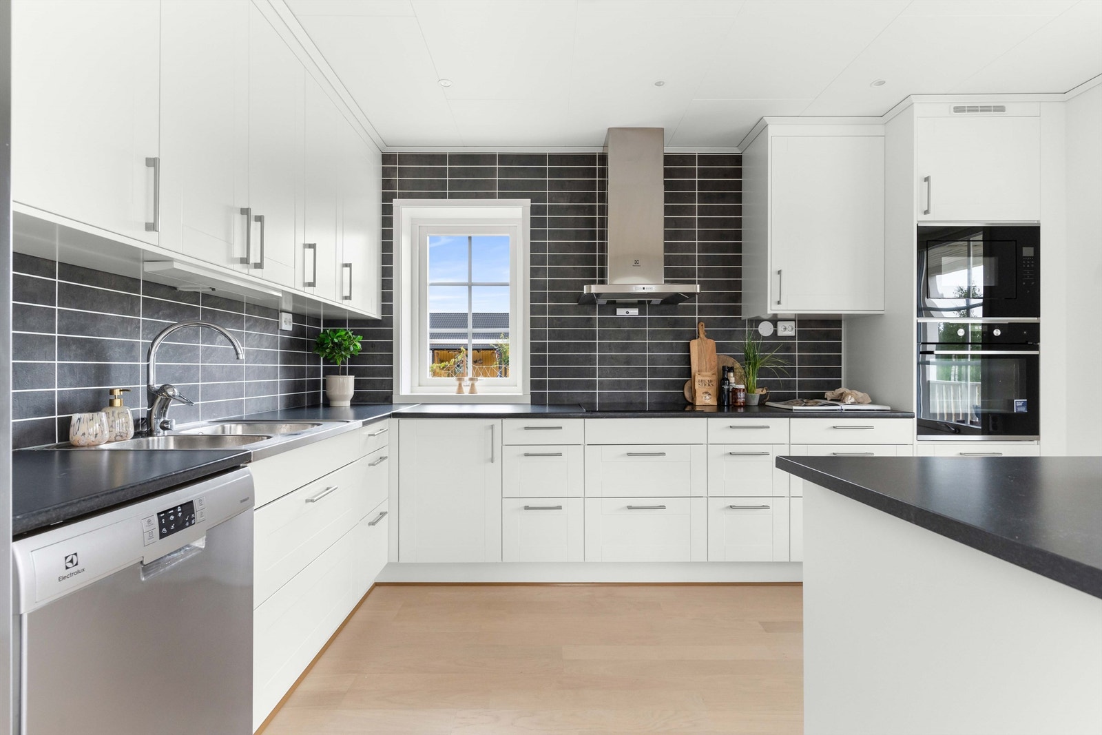 Kjøkkenet er utstyrt med gode hvitevarer fra Electrolux. Galleribilde