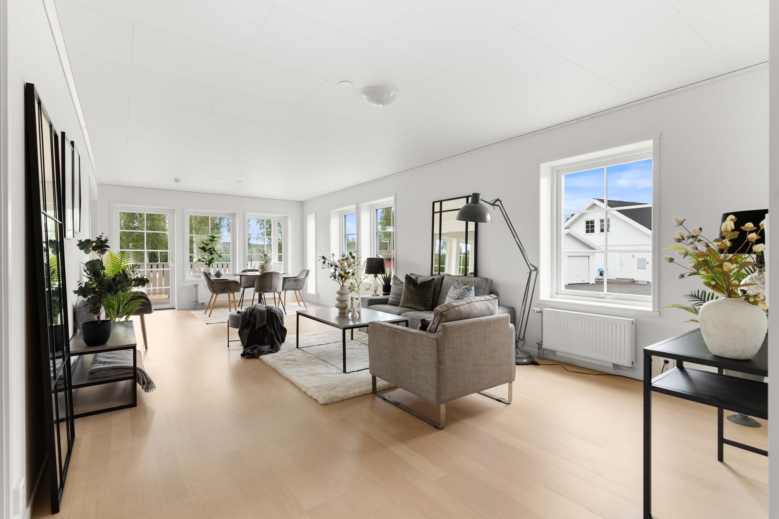 Åpen og innbydende stue - perfekt for både hverdagsliv og gjester. Galleribilde