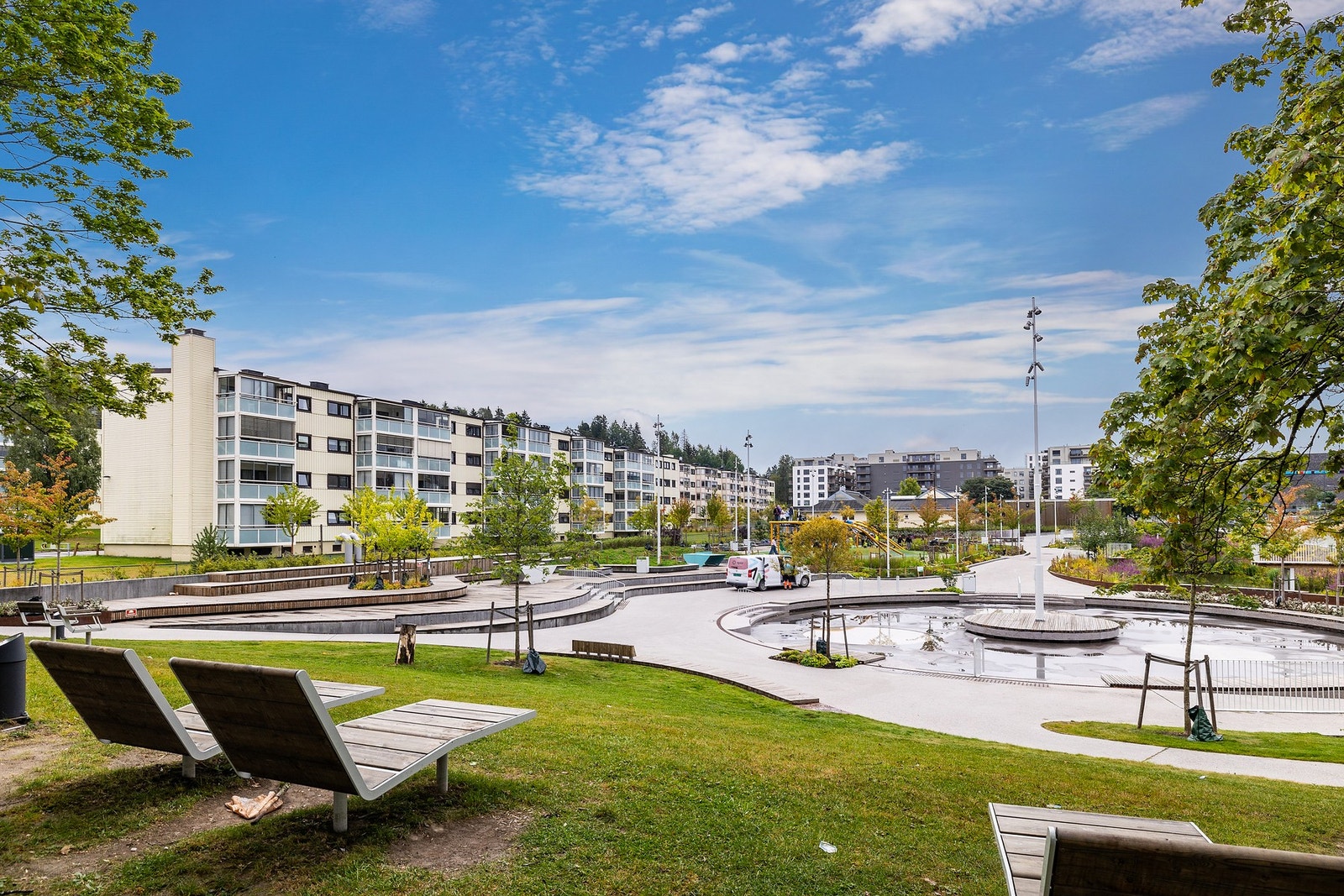 Herlig park med flotte grøntområder og hyggelige sitteplasser. Galleribilde