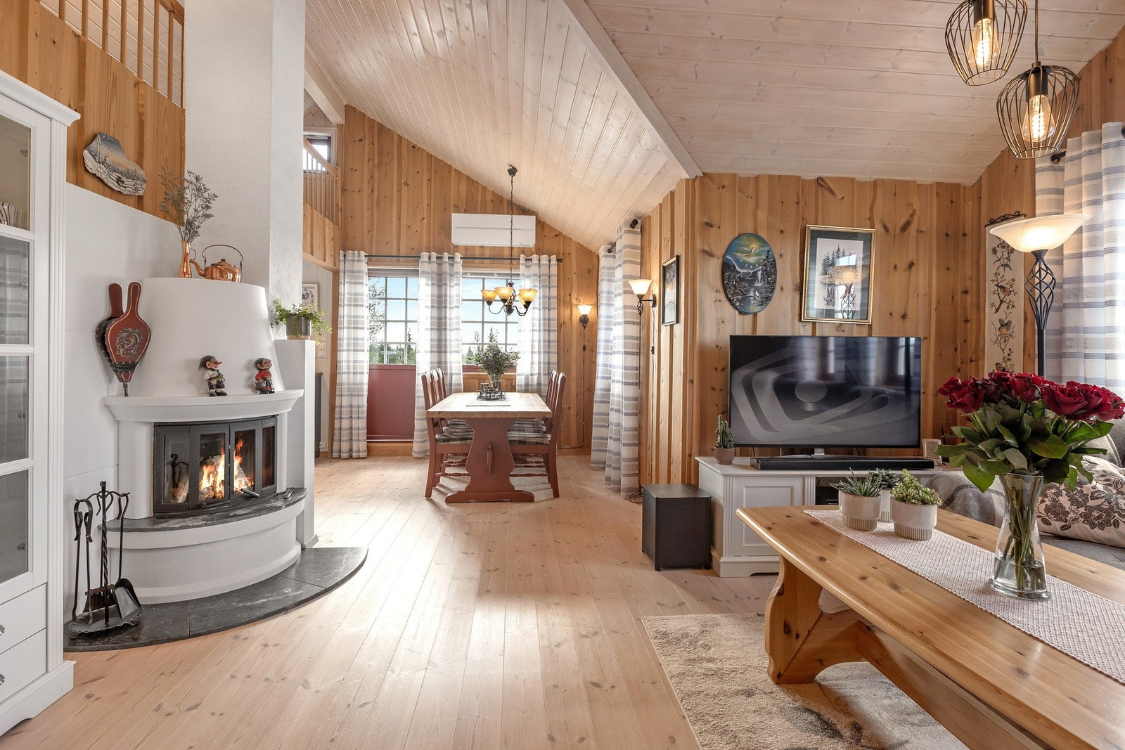 Lun peisovn som gir ekte hyttestemning. Galleribilde