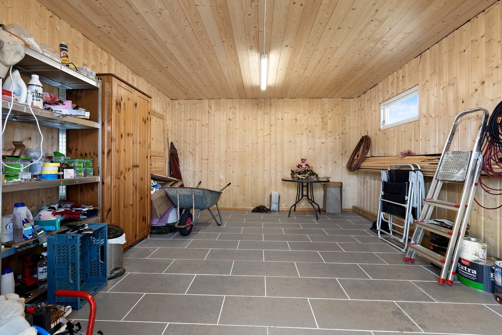 Uthus fra 2020, isolert med strøm og flislagt gulv. Galleribilde