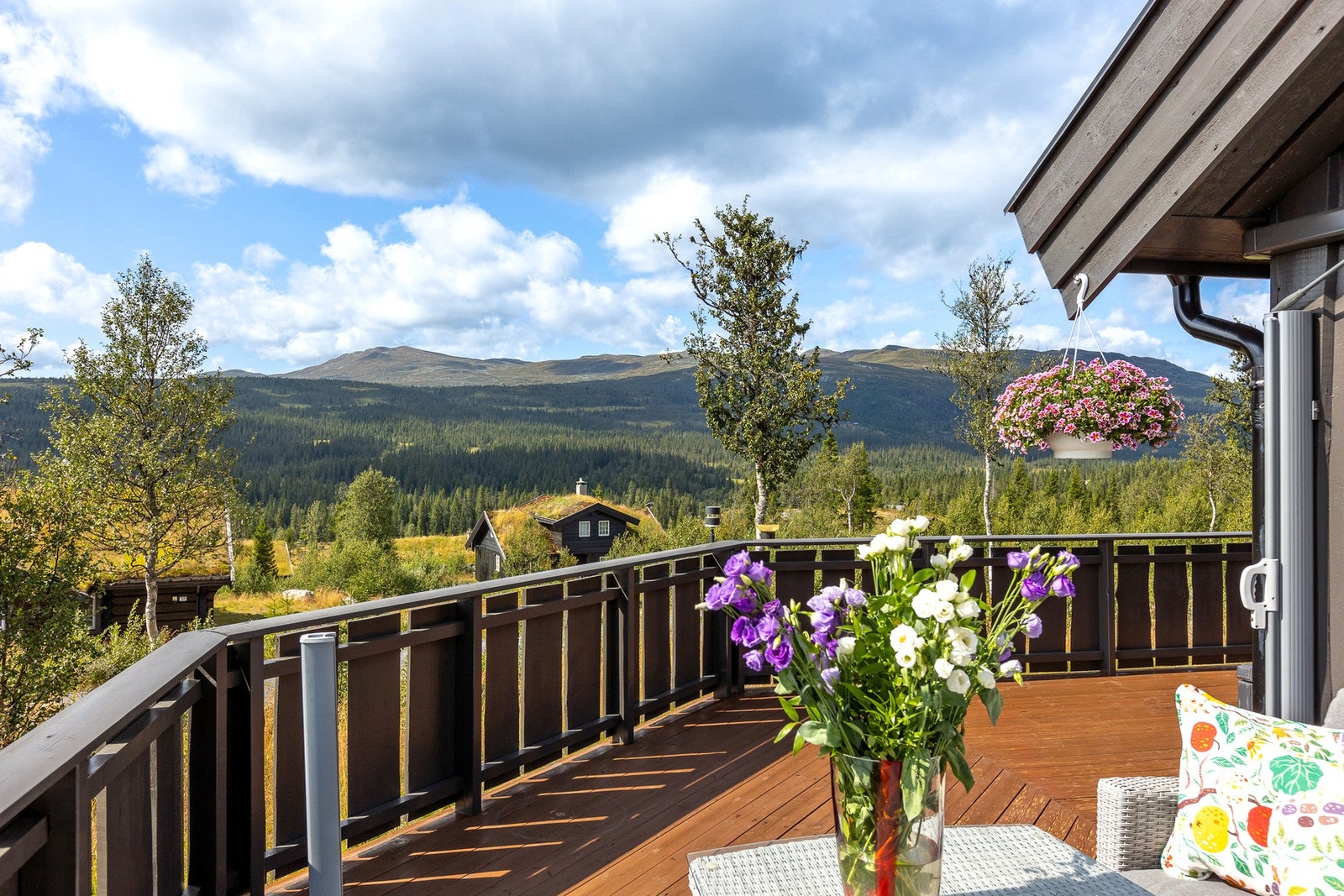 Beliggenheten gir både privatliv og flott utsikt Galleribilde