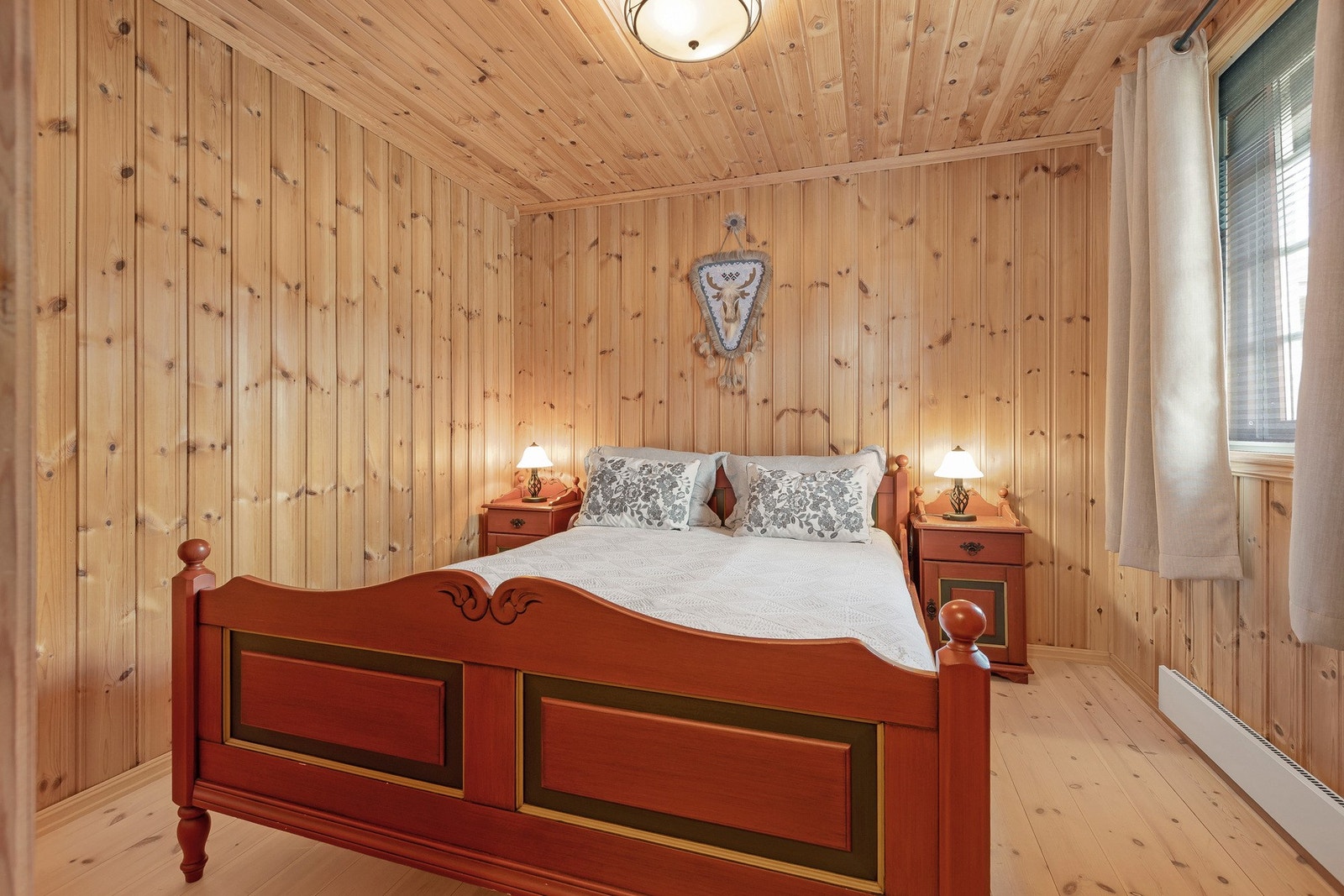 Hovedsoverom med plass til dobbeltseng Galleribilde